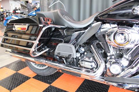 2011 Harley-Davidson Ultra Classic® Electra Glide® Peace Officer in Shorewood, Illinois - Photo 8