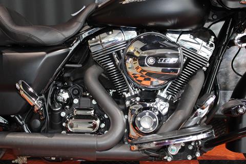 2015 Harley-Davidson Road Glide® in Shorewood, Illinois - Photo 6