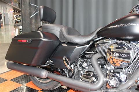 2015 Harley-Davidson Road Glide® in Shorewood, Illinois - Photo 7