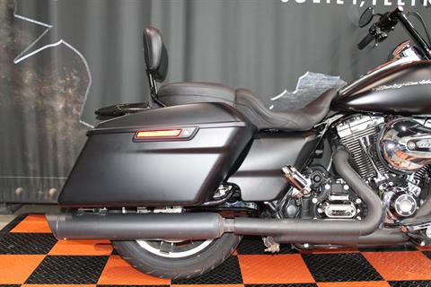 2015 Harley-Davidson Road Glide® in Shorewood, Illinois - Photo 15