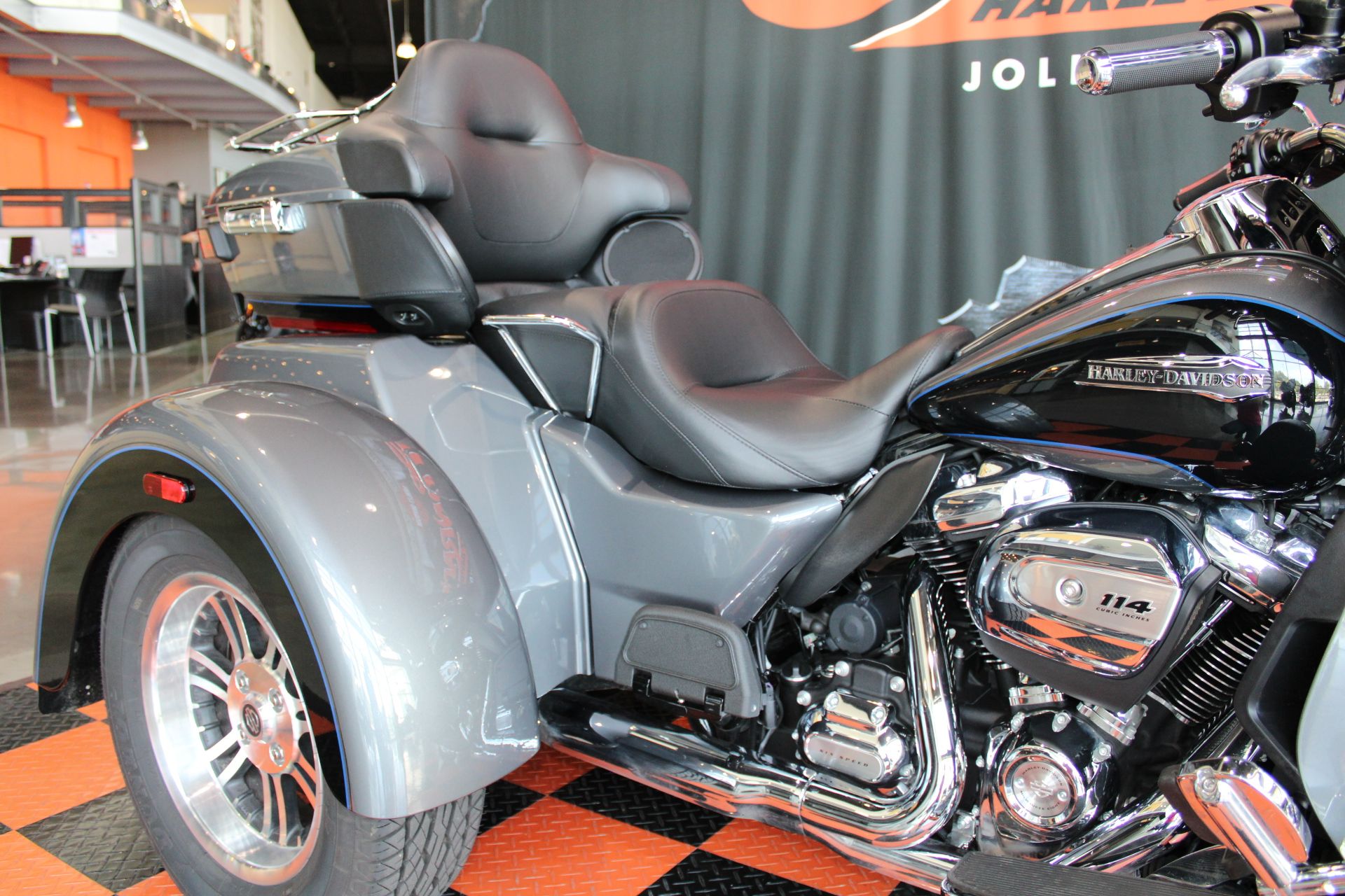 2021 Harley-Davidson Tri Glide® Ultra in Shorewood, Illinois - Photo 6