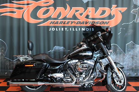 2016 Harley-Davidson Street Glide® in Shorewood, Illinois - Photo 2