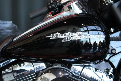 2016 Harley-Davidson Street Glide® in Shorewood, Illinois - Photo 6