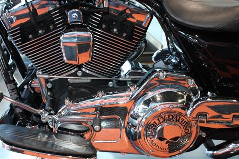 2016 Harley-Davidson Street Glide® in Shorewood, Illinois - Photo 18