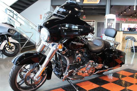 2016 Harley-Davidson Street Glide® in Shorewood, Illinois - Photo 20