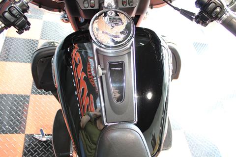 2006 Harley-Davidson Electra Glide® Classic in Shorewood, Illinois - Photo 12
