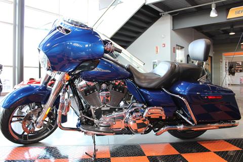 2015 Harley-Davidson Street Glide® in Shorewood, Illinois - Photo 19