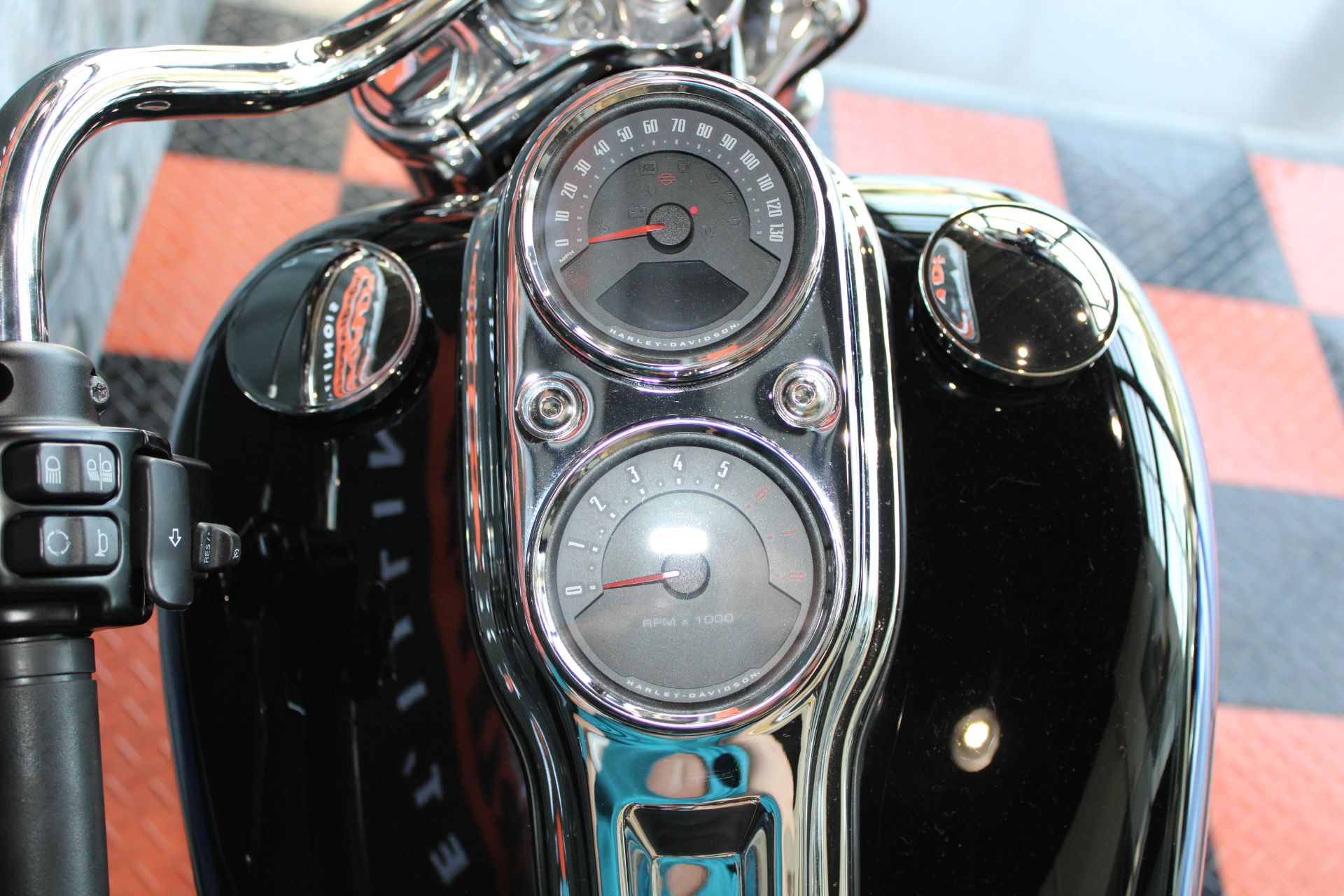 2018 Harley-Davidson Low Rider® 107 in Shorewood, Illinois - Photo 9