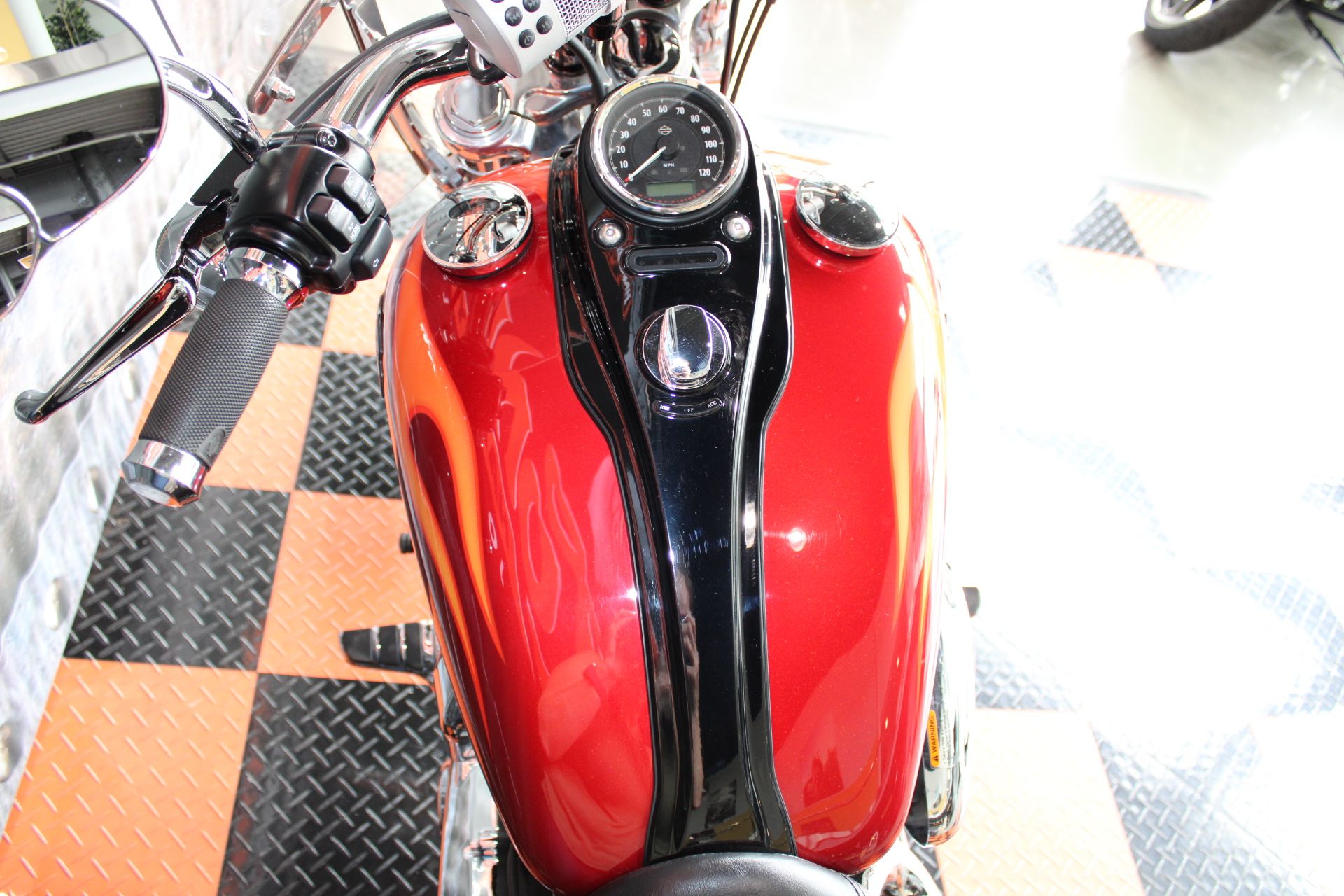 2013 Harley-Davidson Dyna® Wide Glide® in Shorewood, Illinois - Photo 11