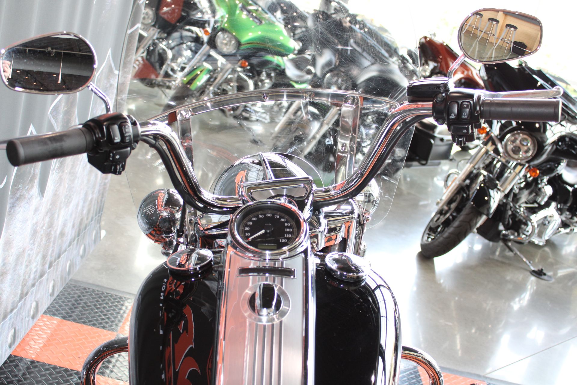 2010 Harley-Davidson Road King® in Shorewood, Illinois - Photo 11