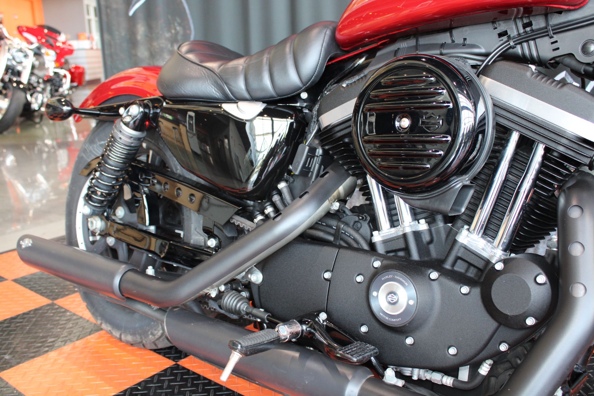 2019 Harley-Davidson Iron 883™ in Shorewood, Illinois - Photo 8