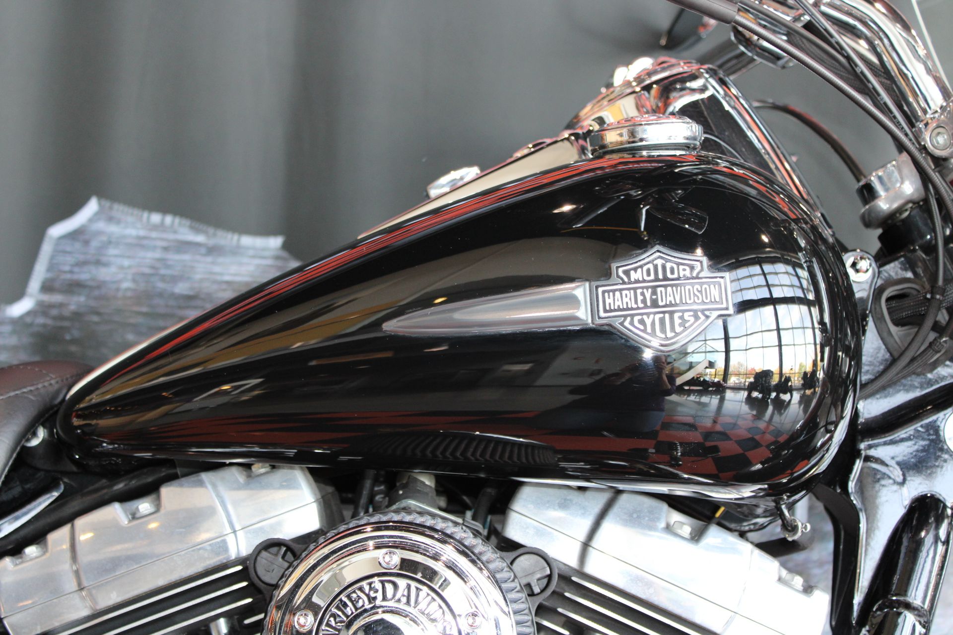 2010 Harley-Davidson Dyna® Fat Bob® in Shorewood, Illinois - Photo 6