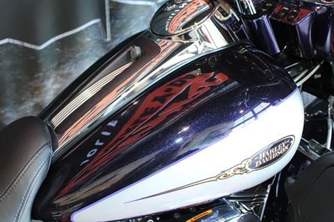 2009 Harley-Davidson Ultra Classic® Electra Glide® in Shorewood, Illinois - Photo 11