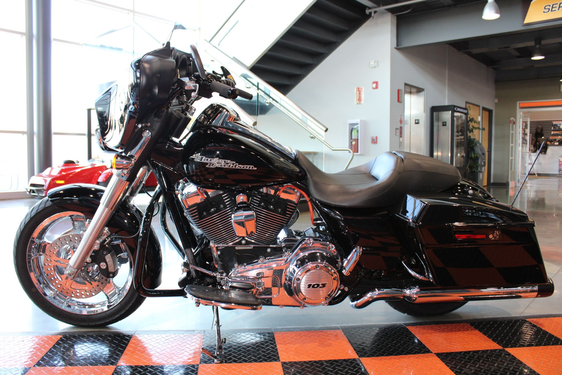 2012 Harley-Davidson FLHX103 in Shorewood, Illinois - Photo 18