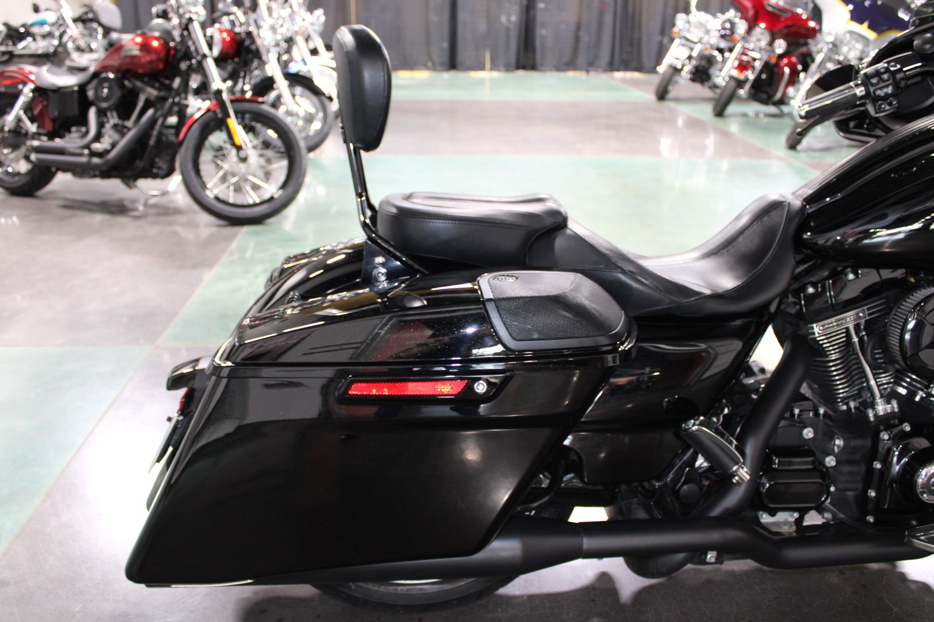 2015 Harley-Davidson CVO™ Street Glide® in Shorewood, Illinois - Photo 12