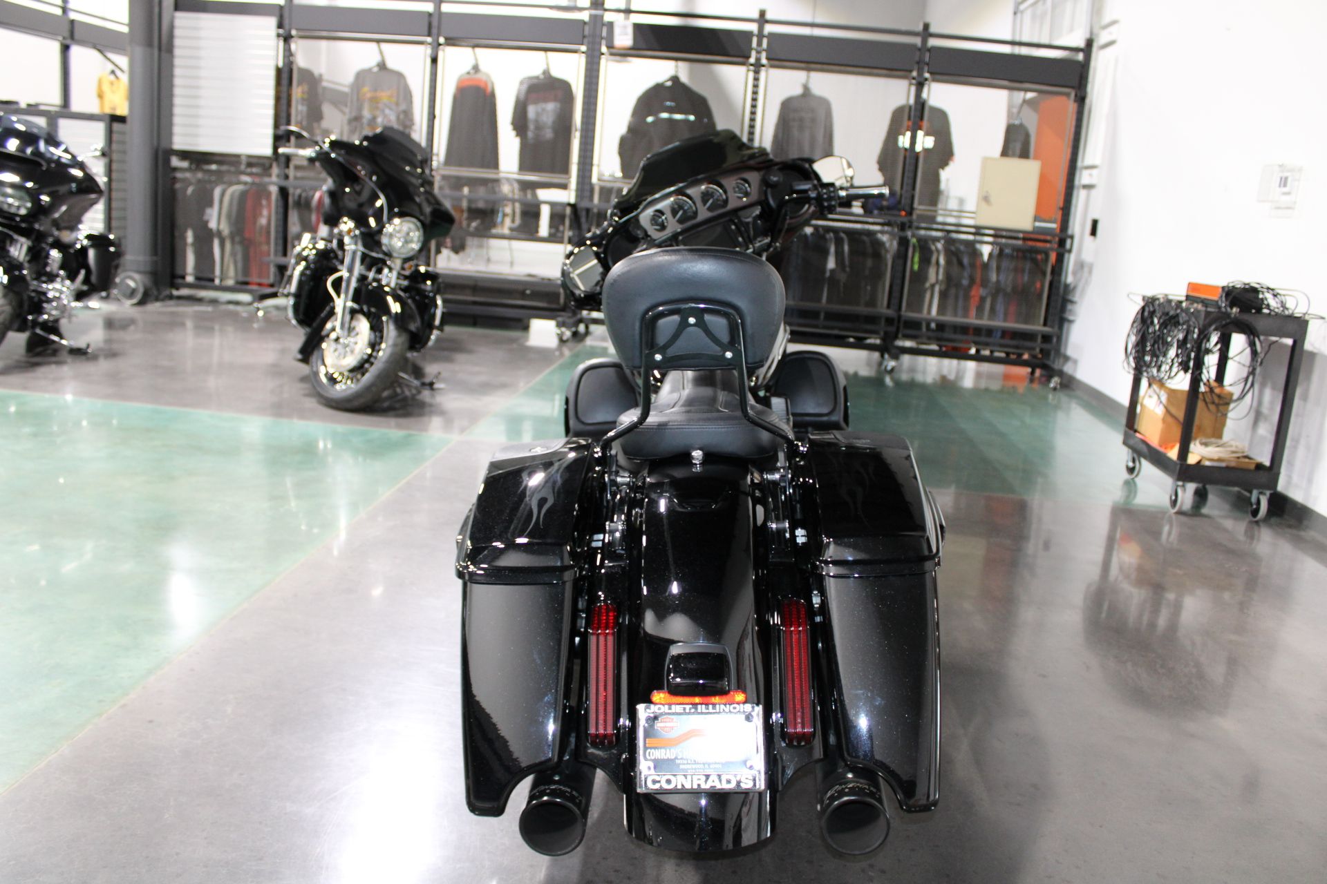 2015 Harley-Davidson CVO™ Street Glide® in Shorewood, Illinois - Photo 13