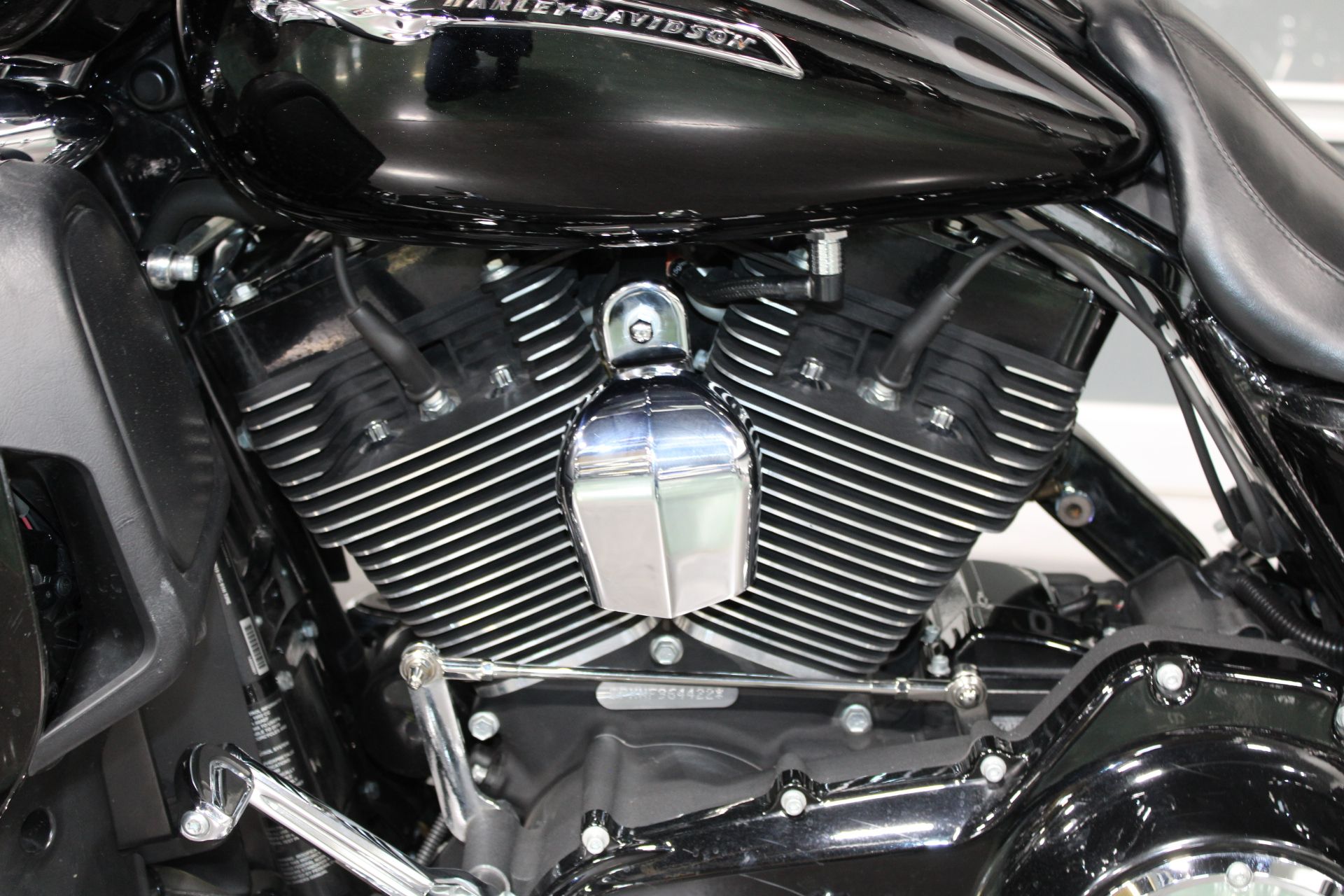 2015 Harley-Davidson CVO™ Street Glide® in Shorewood, Illinois - Photo 14