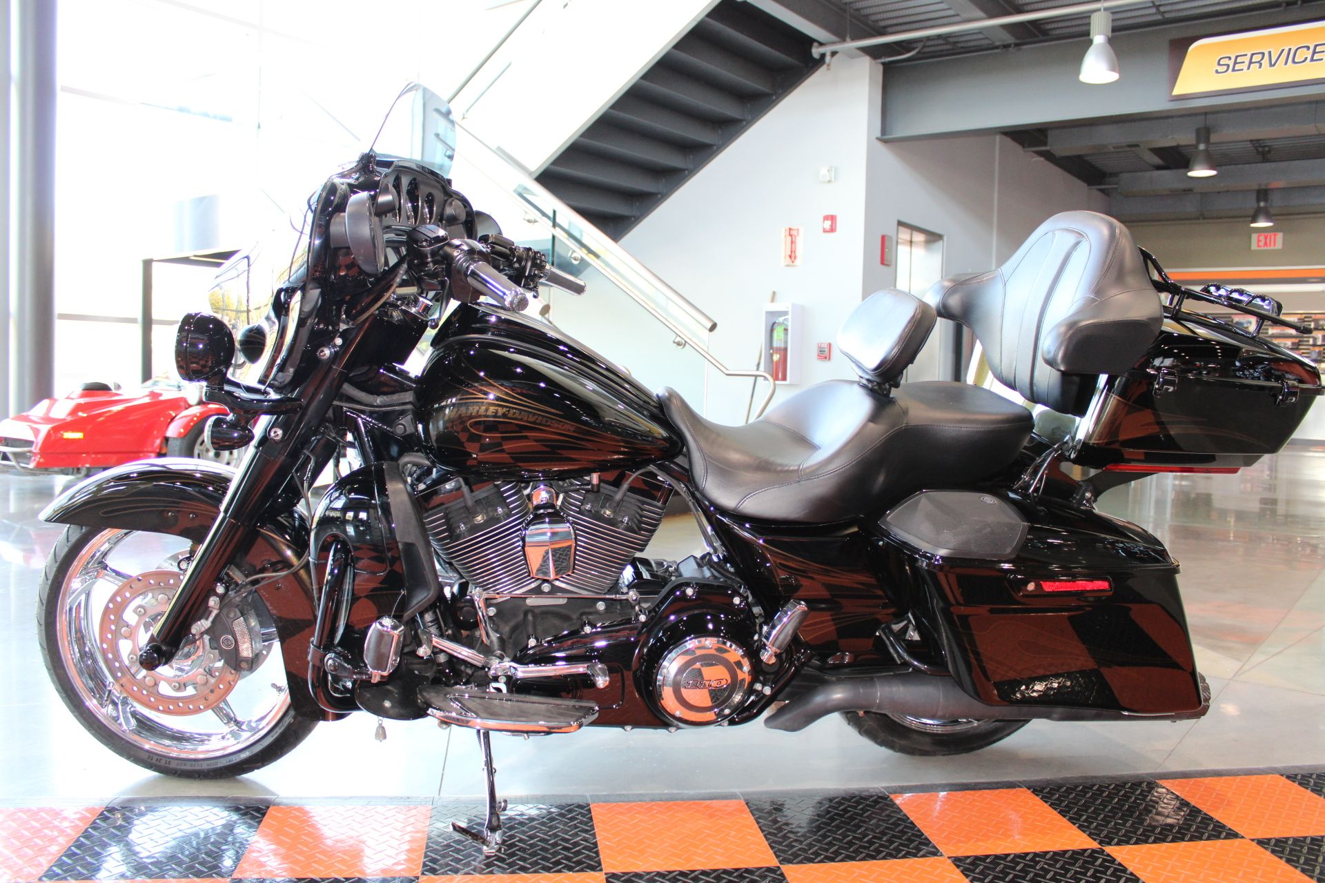 2015 Harley-Davidson CVO™ Street Glide® in Shorewood, Illinois - Photo 21
