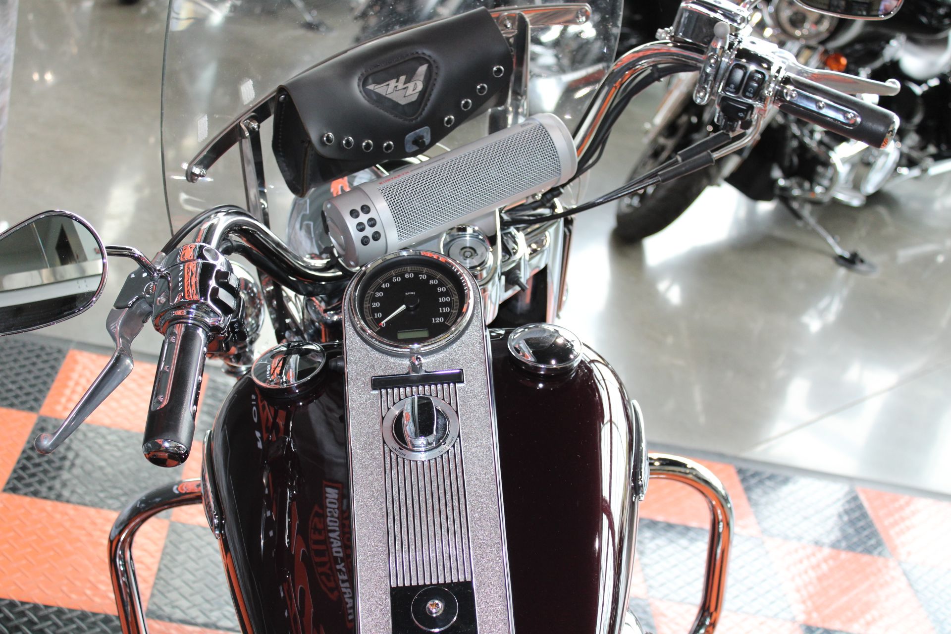 2007 Harley-Davidson FLHRC Road King® Classic in Shorewood, Illinois - Photo 11