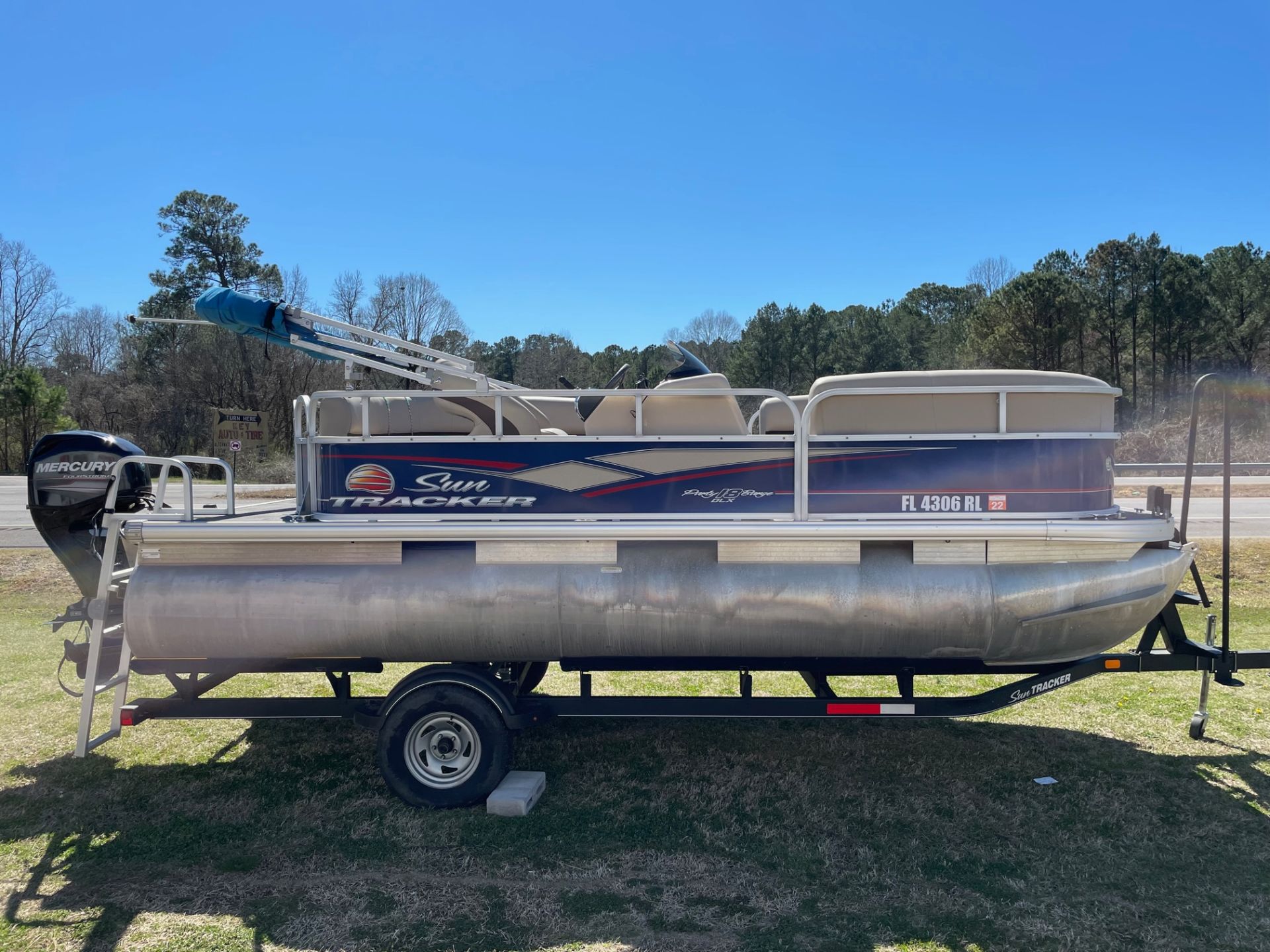 2018 Sun Tracker 18' Party Barge in Jasper, Alabama - Photo 1