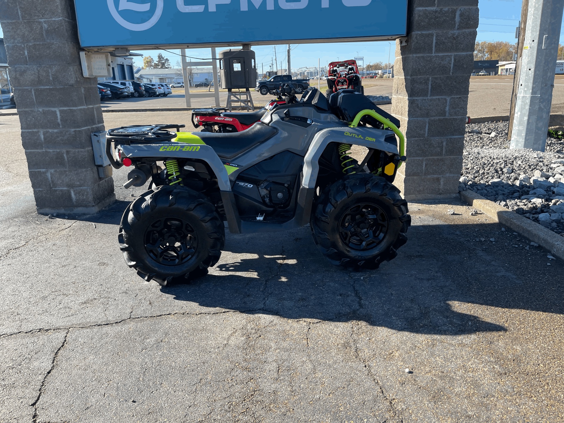 2021 Can-Am Outlander X MR 570 in Dyersburg, Tennessee - Photo 2