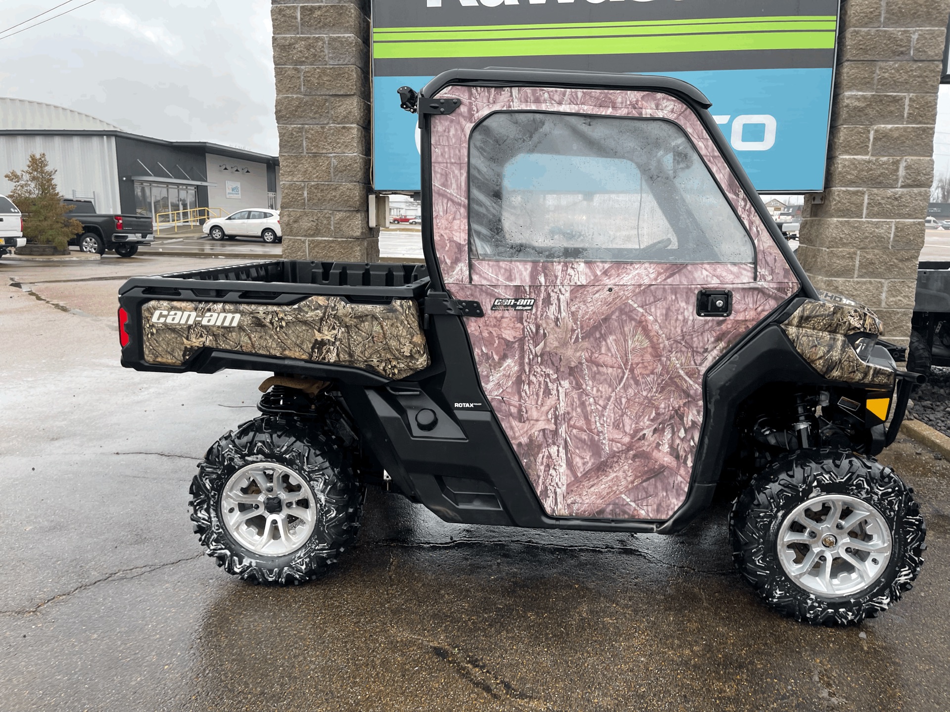 2018 Can-Am Defender XT HD10 in Dyersburg, Tennessee - Photo 3