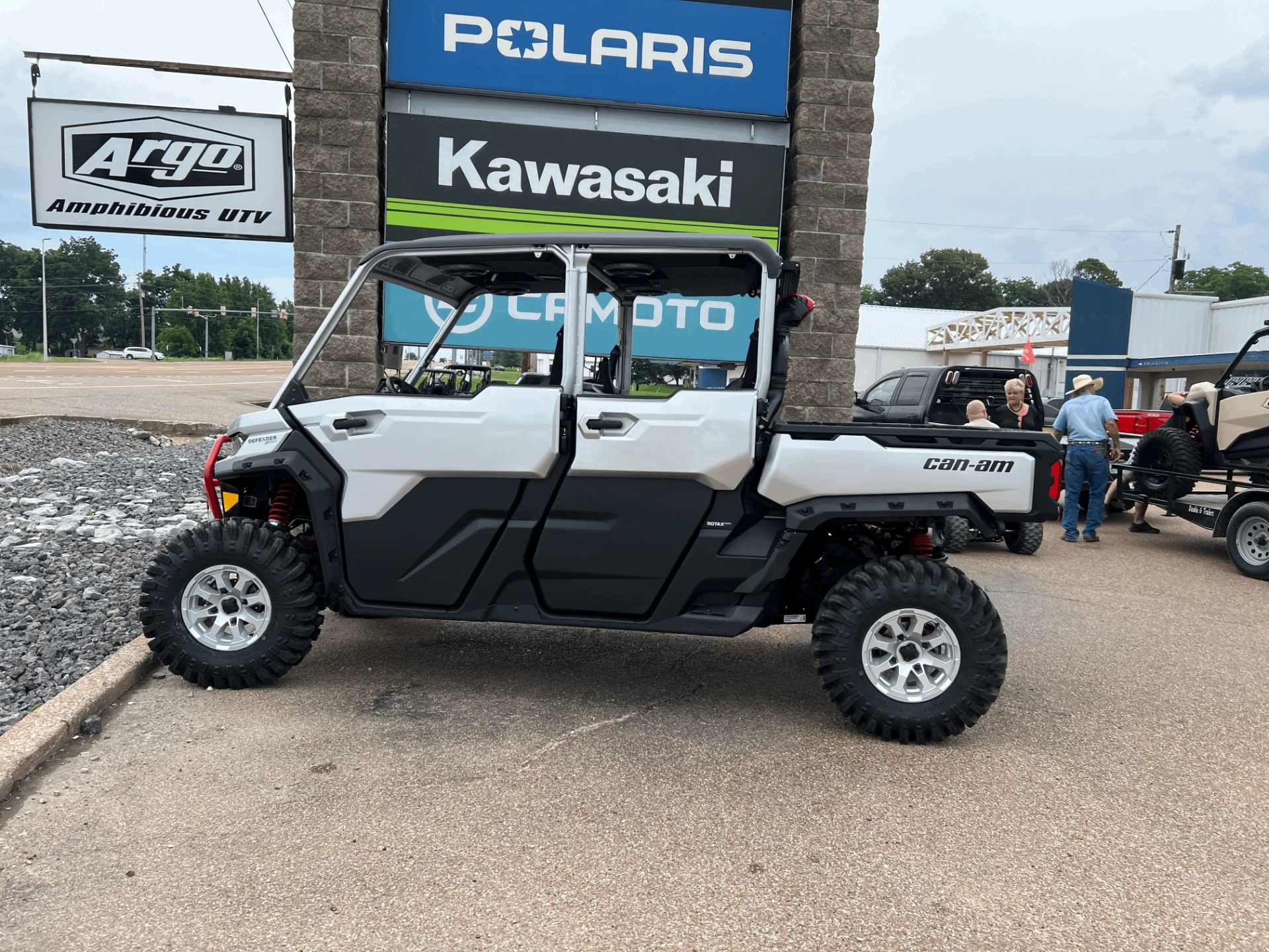 2024 Can-Am Defender MAX X MR With Half Doors in Dyersburg, Tennessee - Photo 2