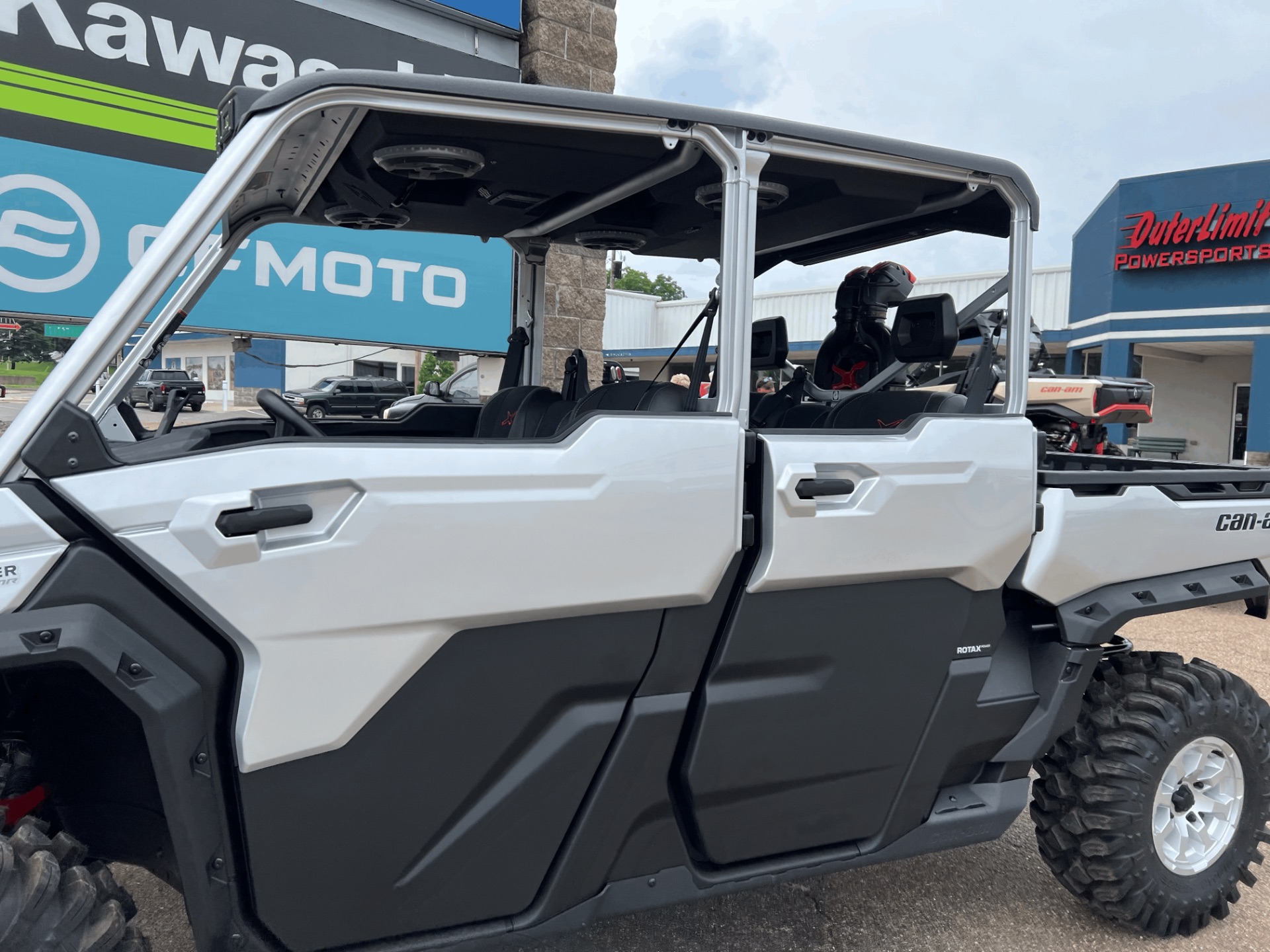 2024 Can-Am Defender MAX X MR With Half Doors in Dyersburg, Tennessee - Photo 4