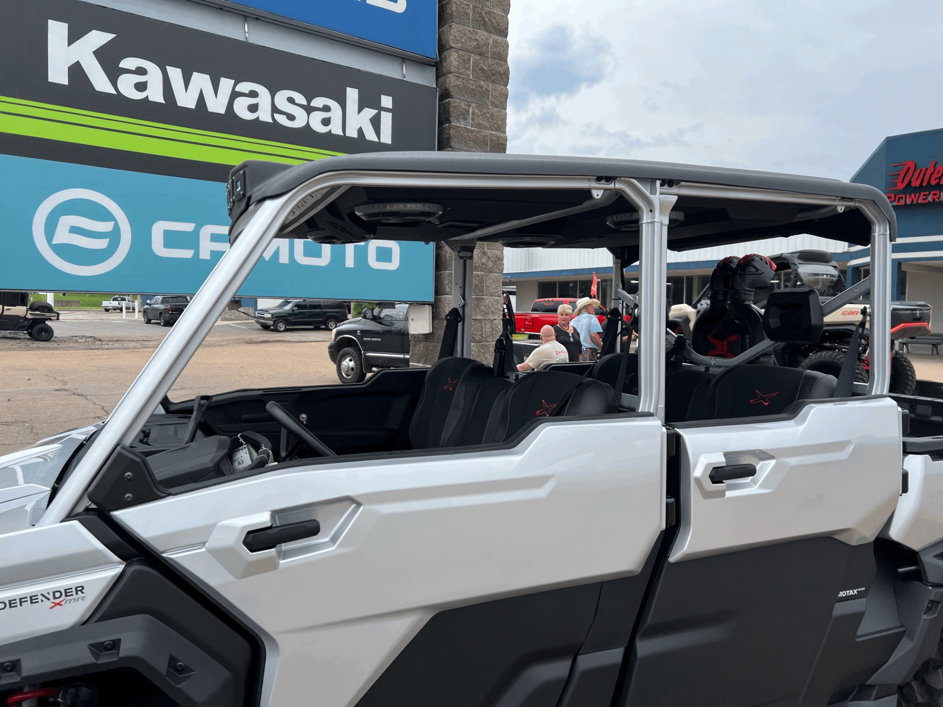 2024 Can-Am Defender MAX X MR With Half Doors in Dyersburg, Tennessee - Photo 5