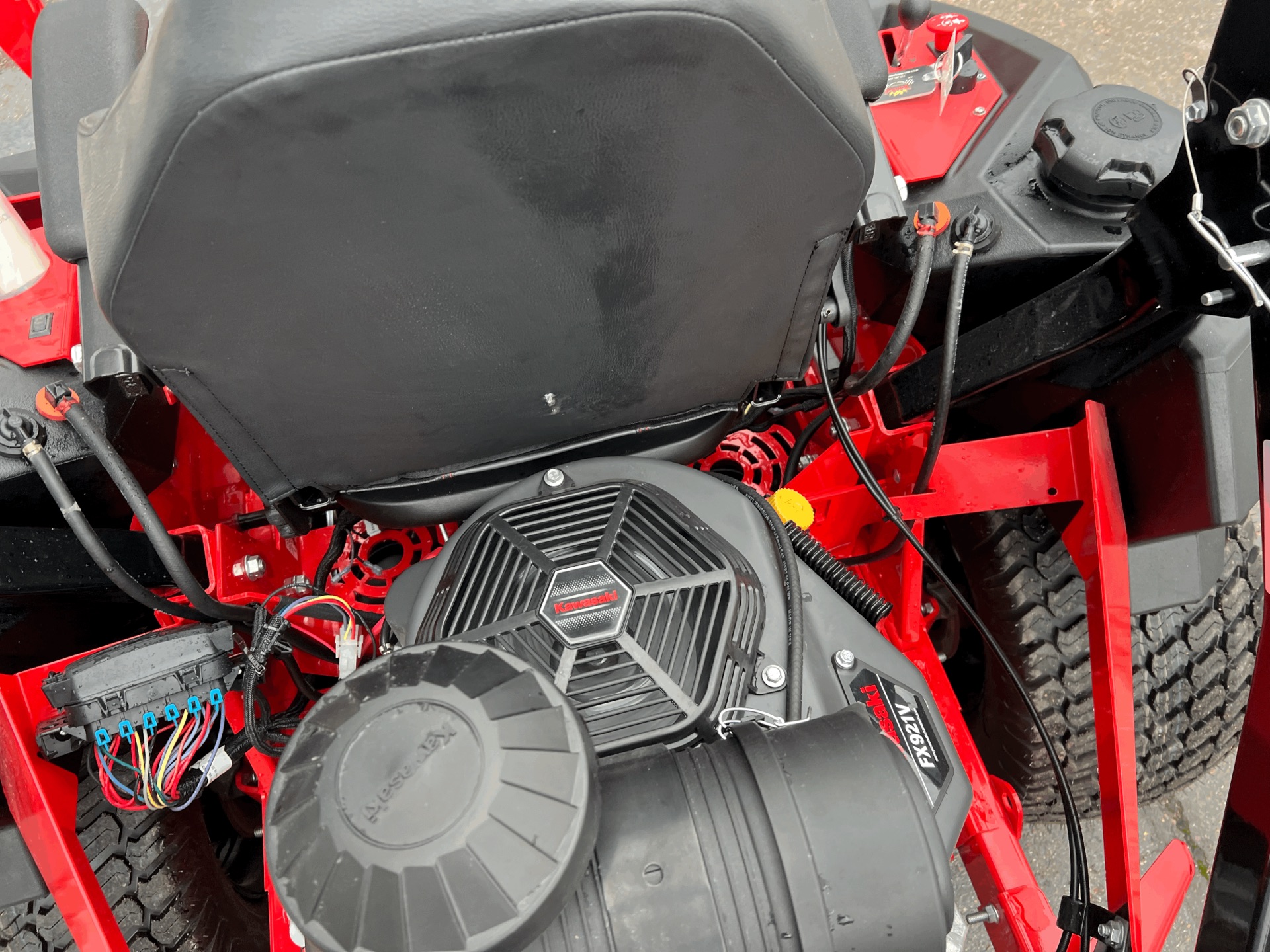 2023 Gravely USA Pro-Turn 560 60 in. Kawasaki FX921V 31 hp in Dyersburg, Tennessee - Photo 18