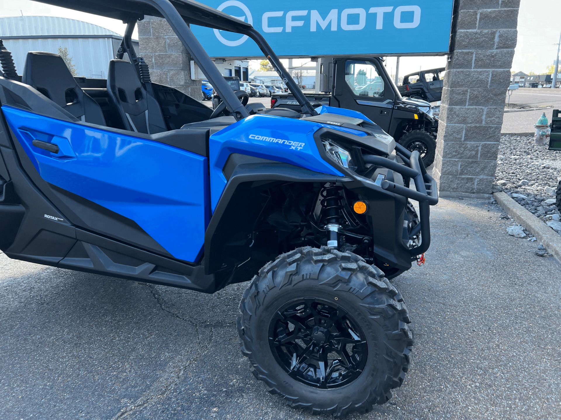 2023 Can-Am Commander XT 700 in Dyersburg, Tennessee - Photo 5