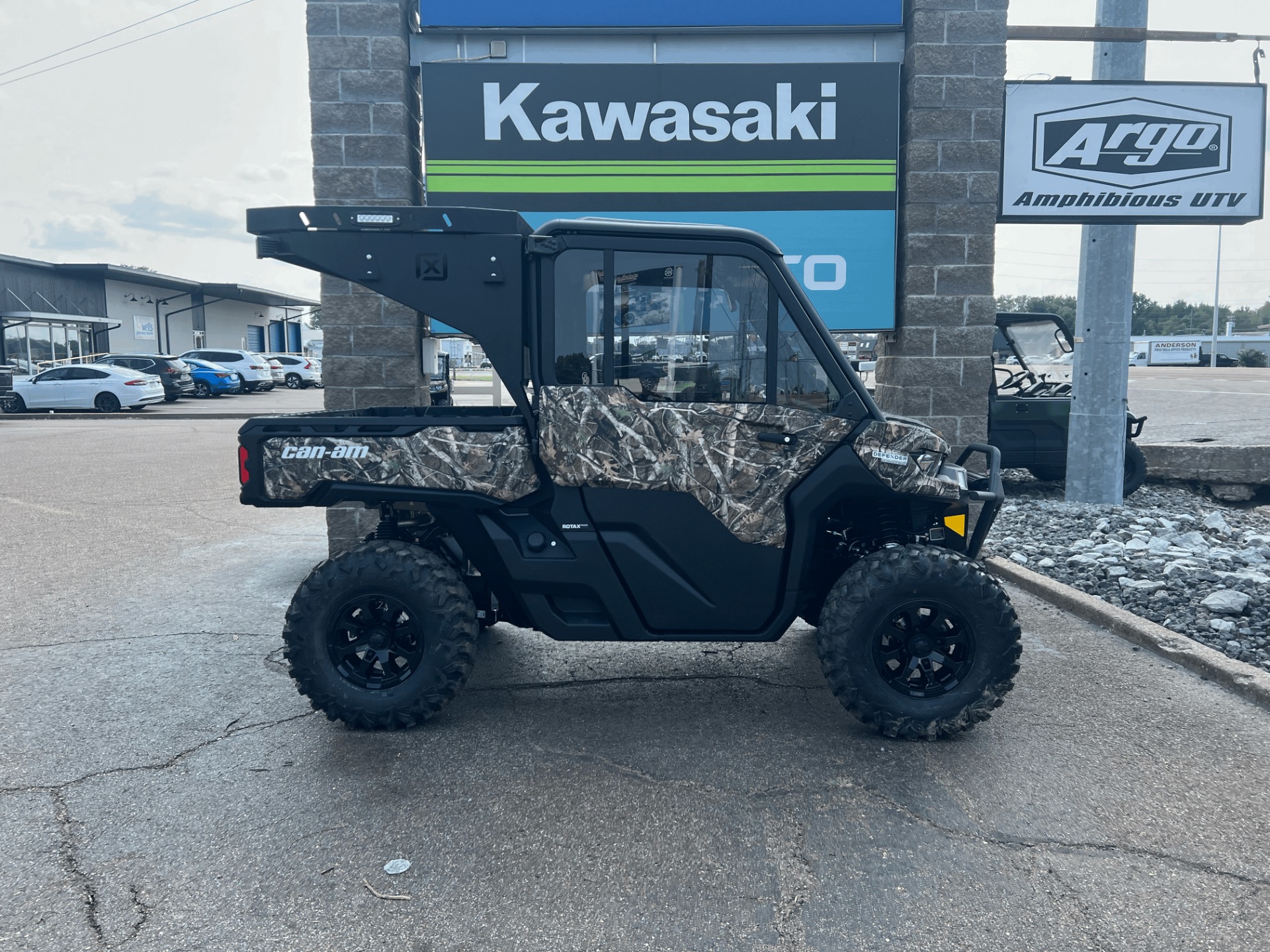 2025 Can-Am Defender Limited in Dyersburg, Tennessee - Photo 2