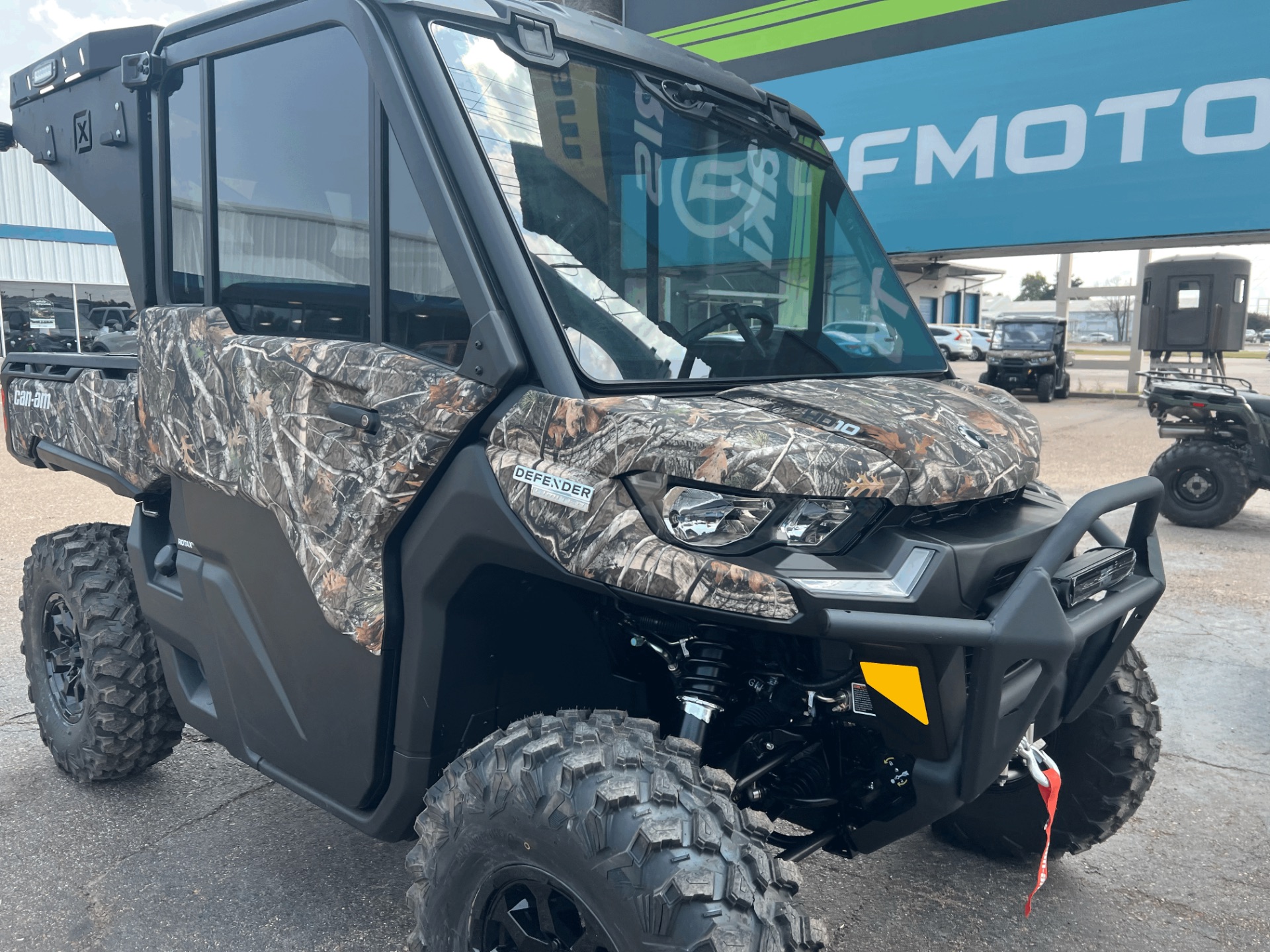 2025 Can-Am Defender Limited in Dyersburg, Tennessee - Photo 5