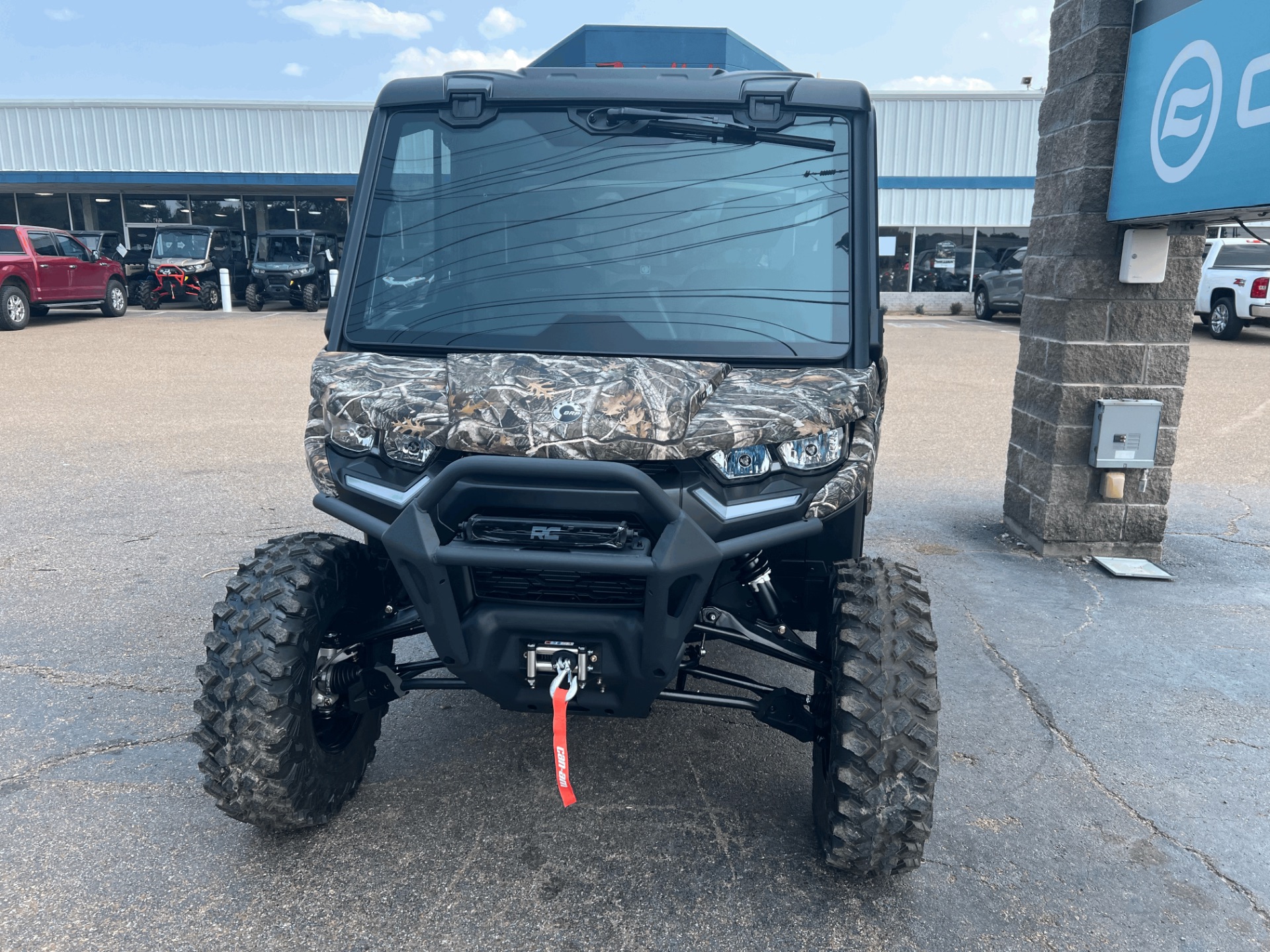 2025 Can-Am Defender Limited in Dyersburg, Tennessee - Photo 8