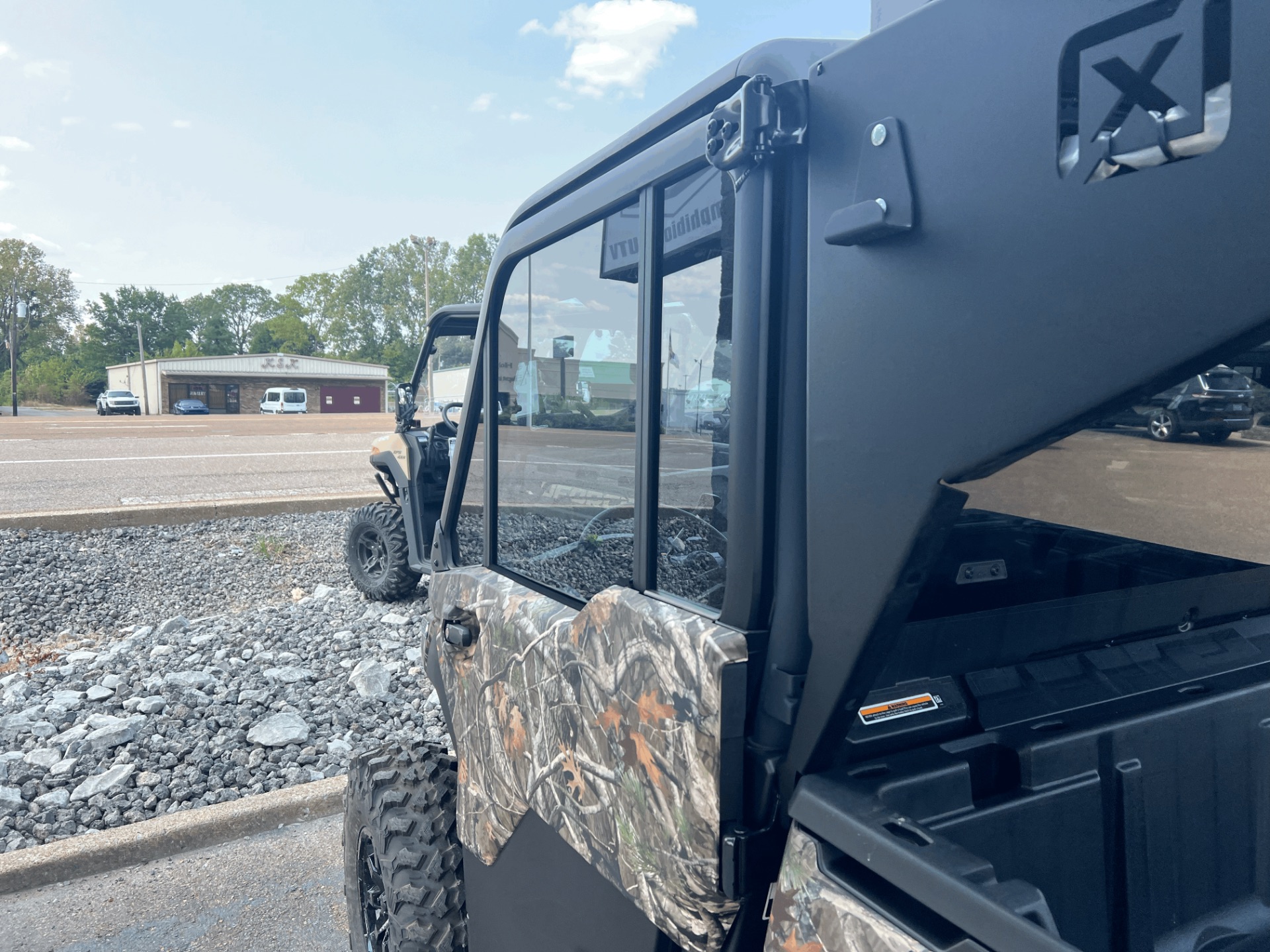 2025 Can-Am Defender Limited in Dyersburg, Tennessee - Photo 17