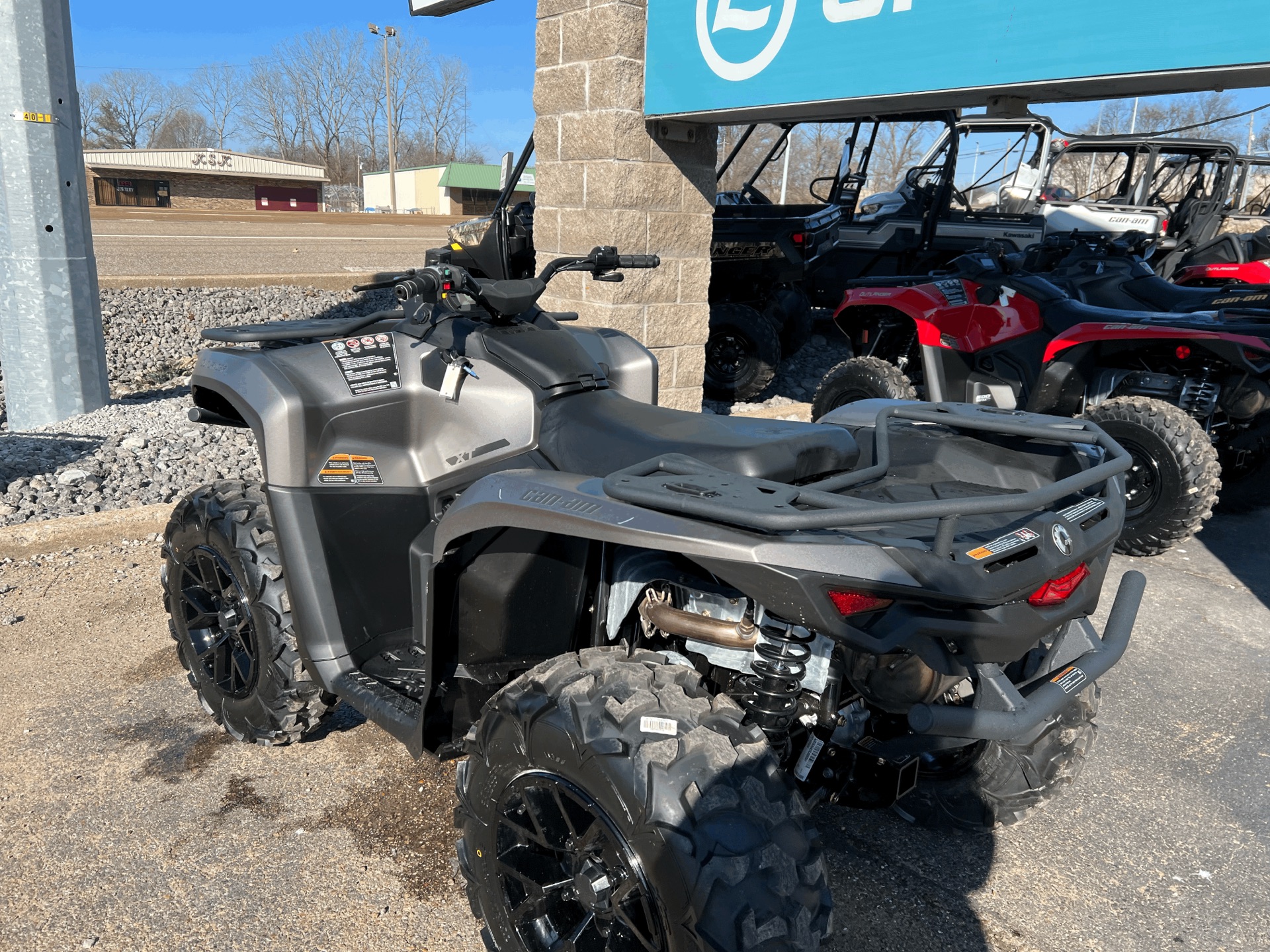 2024 Can-Am Outlander XT 700 in Dyersburg, Tennessee - Photo 10