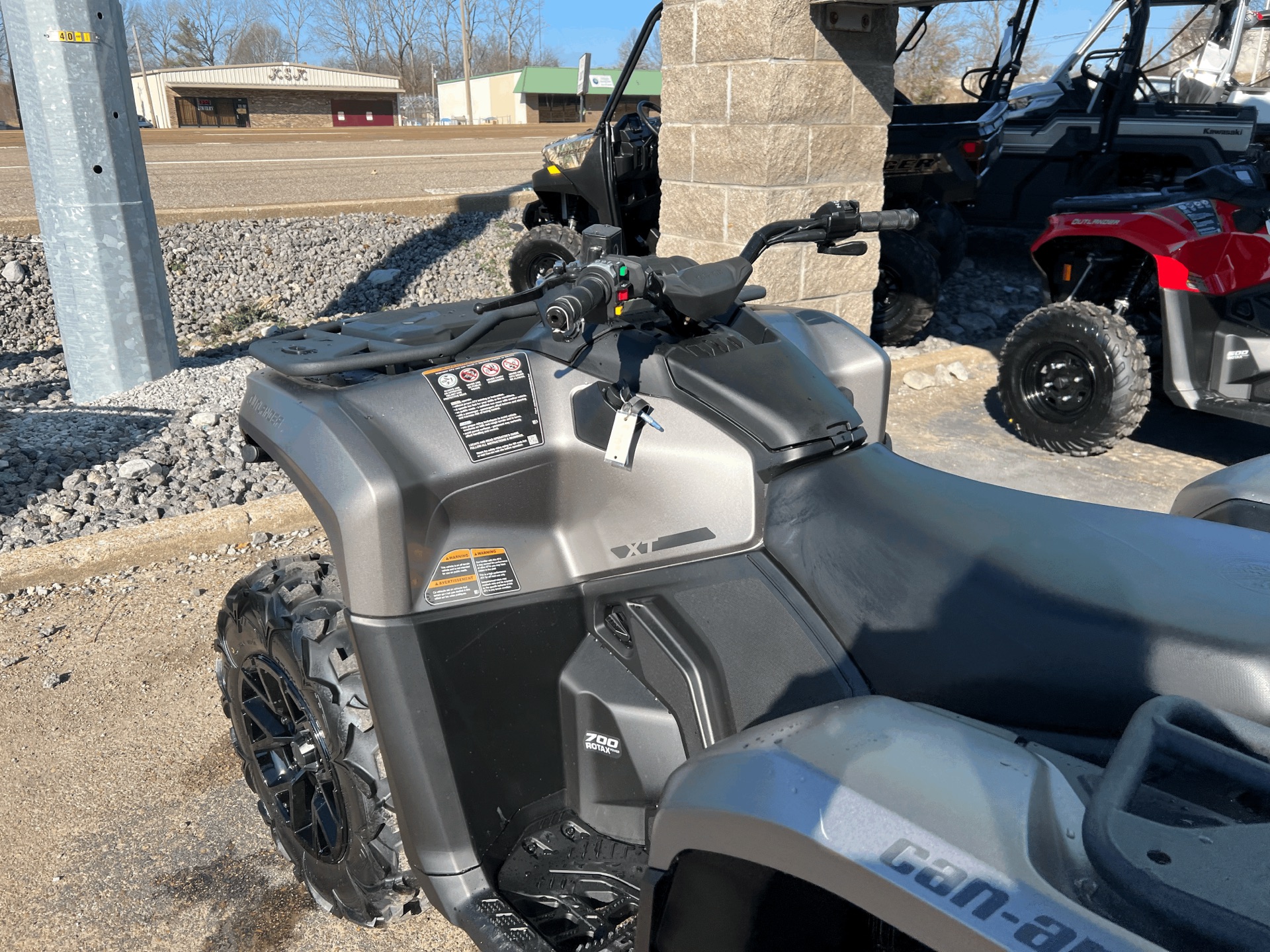 2024 Can-Am Outlander XT 700 in Dyersburg, Tennessee - Photo 12
