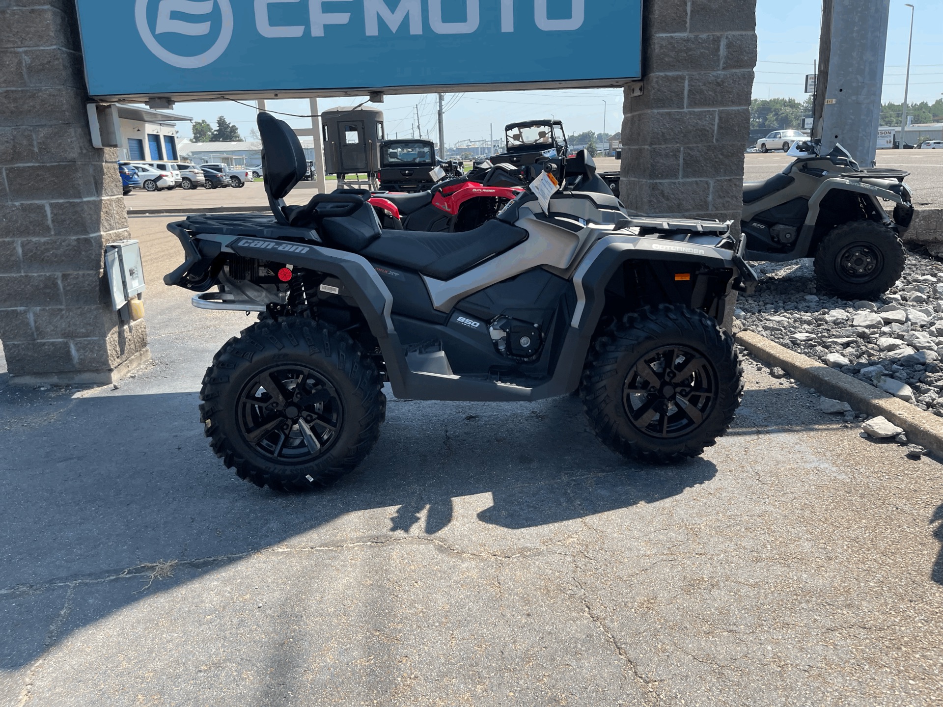 2023 Can-Am Outlander MAX XT 850 in Dyersburg, Tennessee - Photo 2