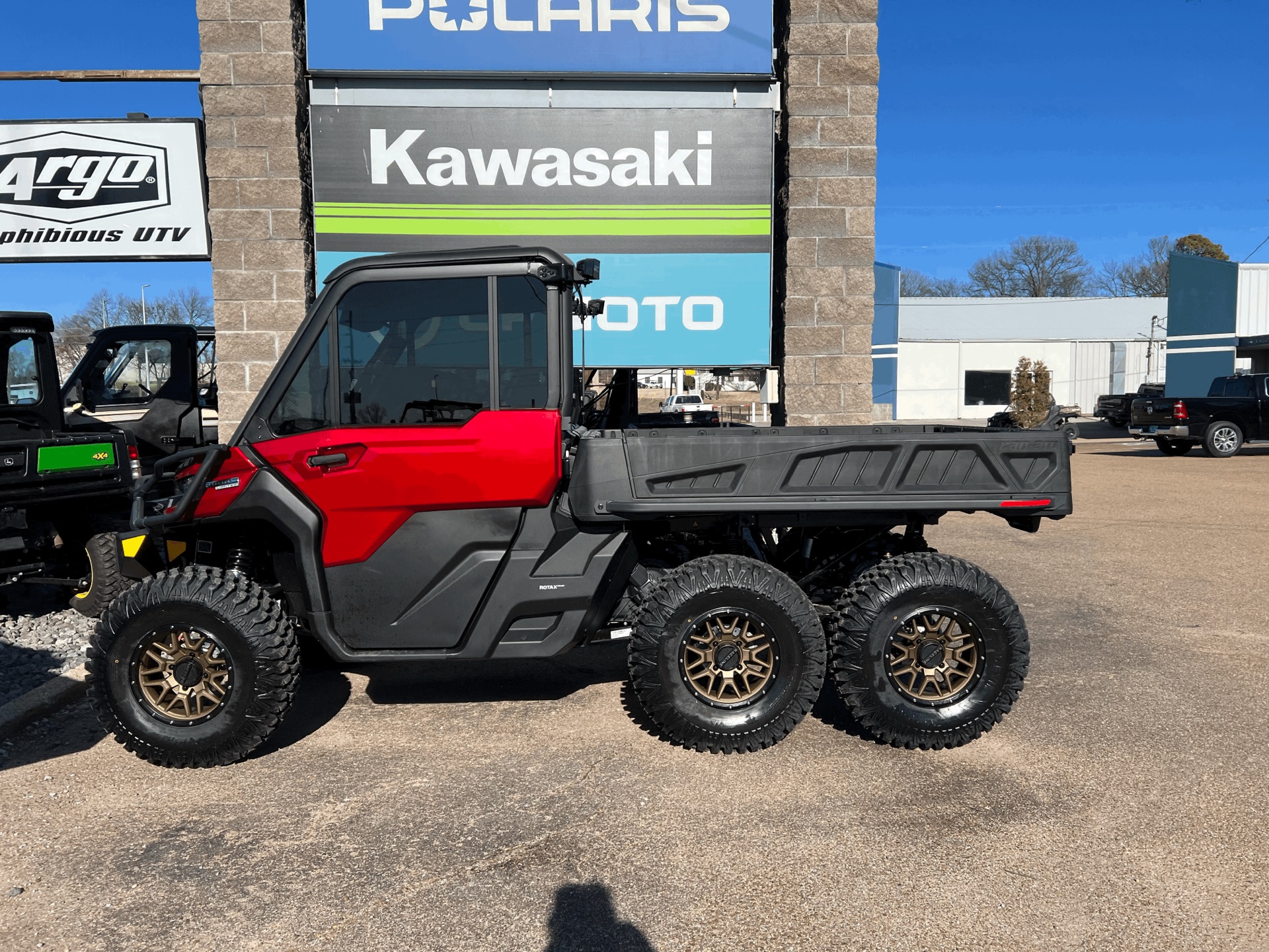 2024 Can-Am Defender 6x6 Limited in Dyersburg, Tennessee - Photo 2