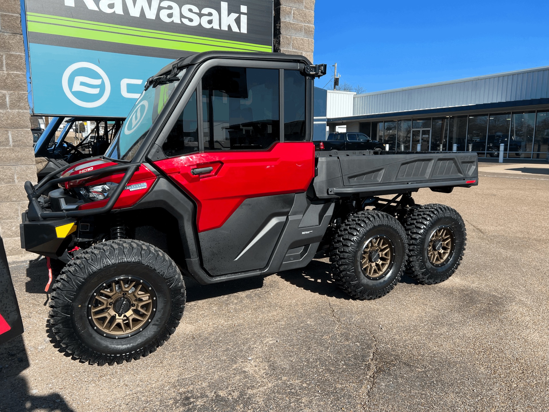 2024 Can-Am Defender 6x6 Limited in Dyersburg, Tennessee - Photo 3