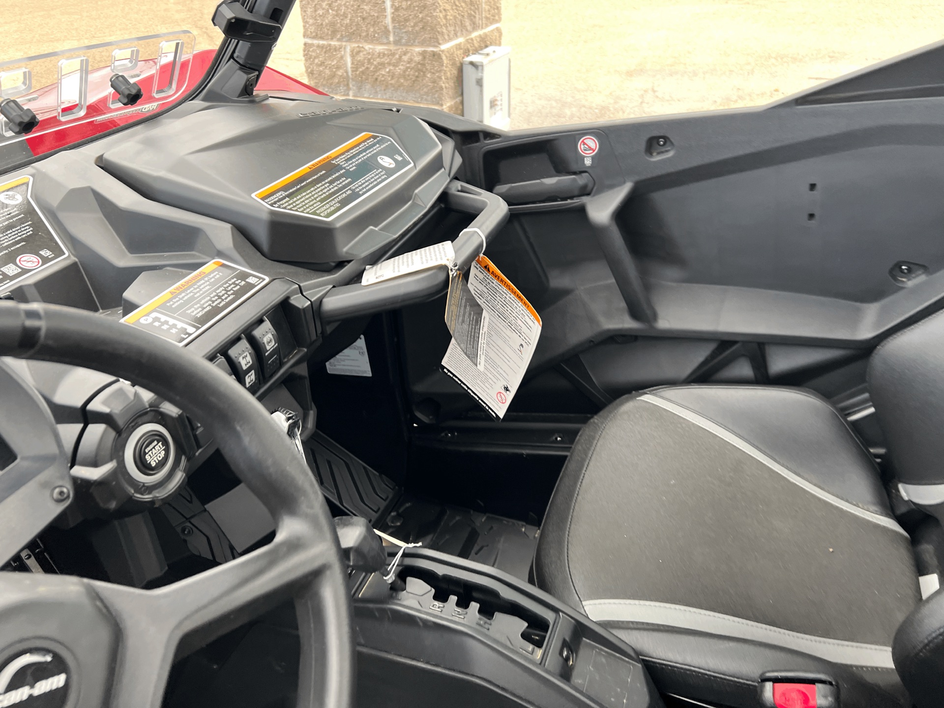 2024 Can-Am Commander XT 700 in Dyersburg, Tennessee - Photo 20