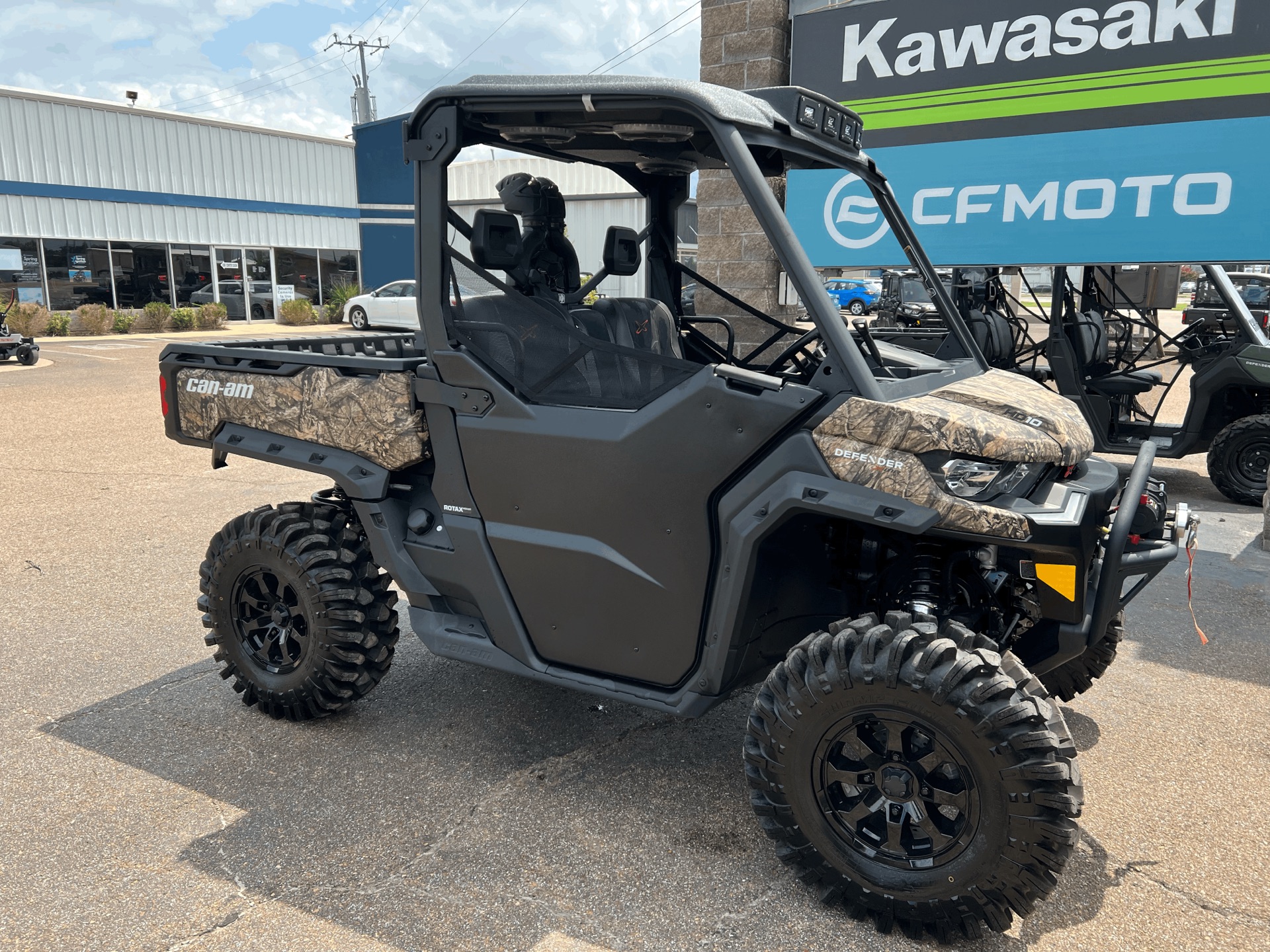 2023 Can-Am Defender X MR HD10 in Dyersburg, Tennessee - Photo 3