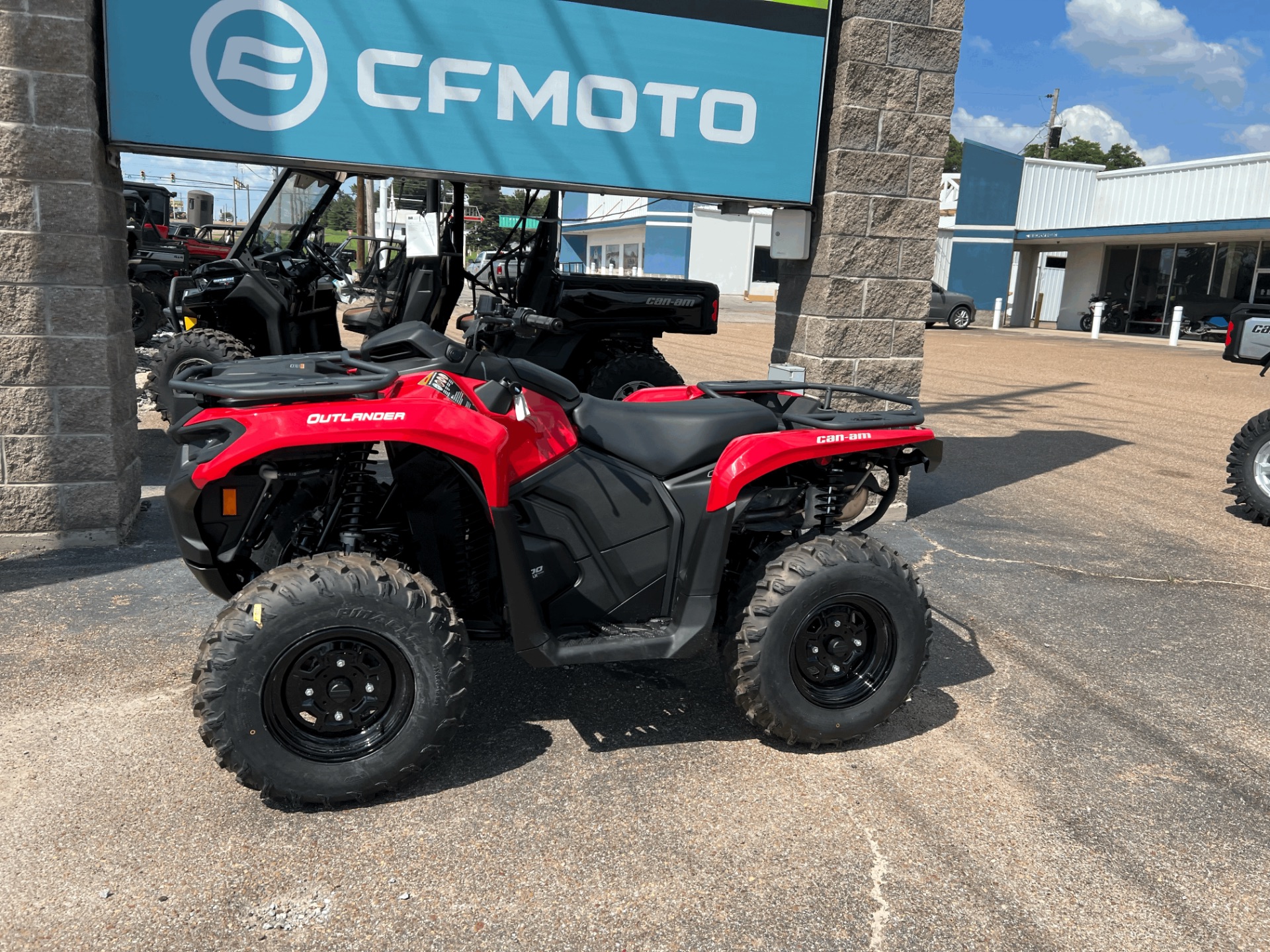 2024 Can-Am Outlander 500 in Dyersburg, Tennessee - Photo 3