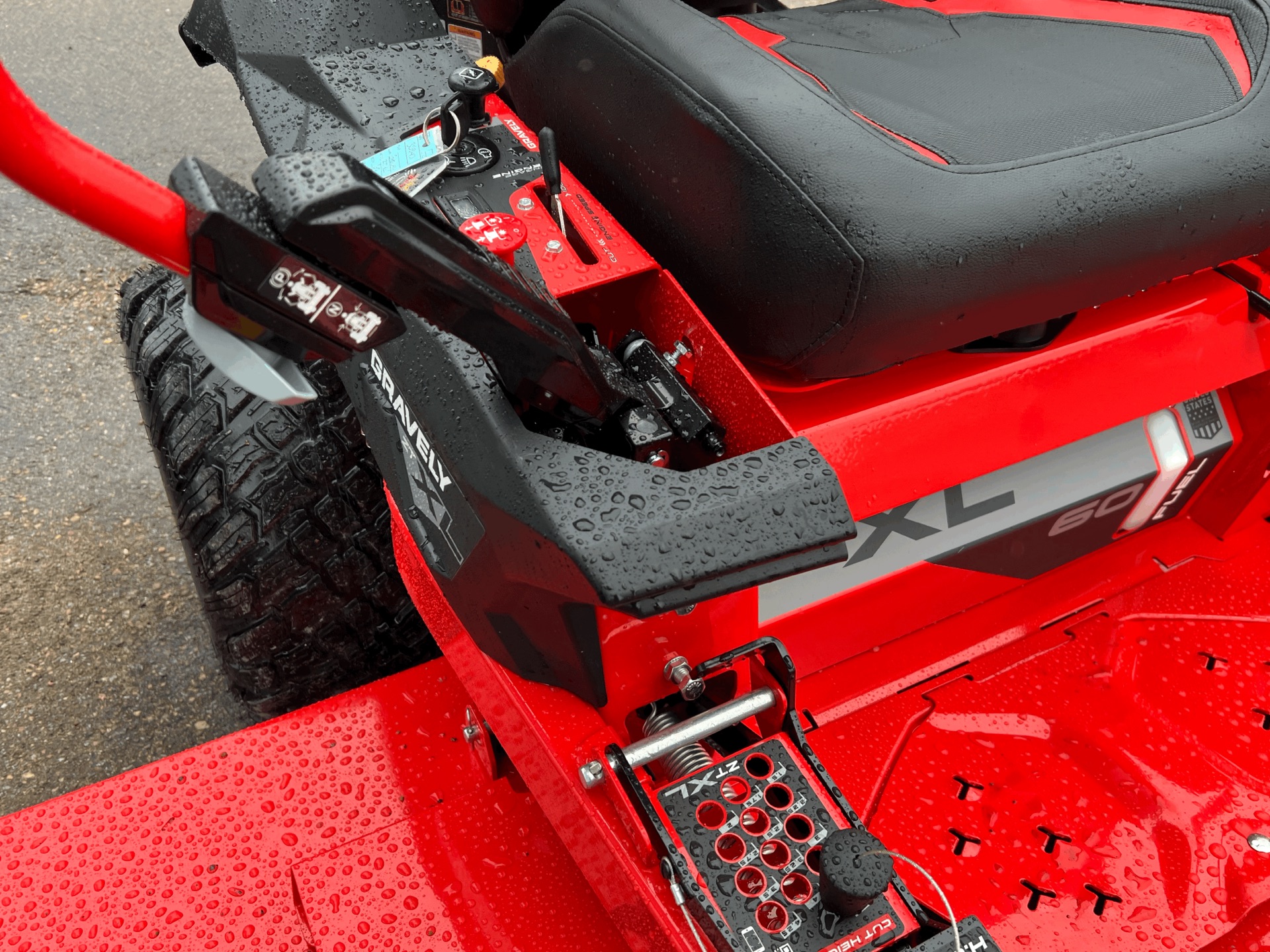 2024 Gravely USA ZT XL 60 in. Kawasaki FR730V 24 hp in Dyersburg, Tennessee - Photo 9