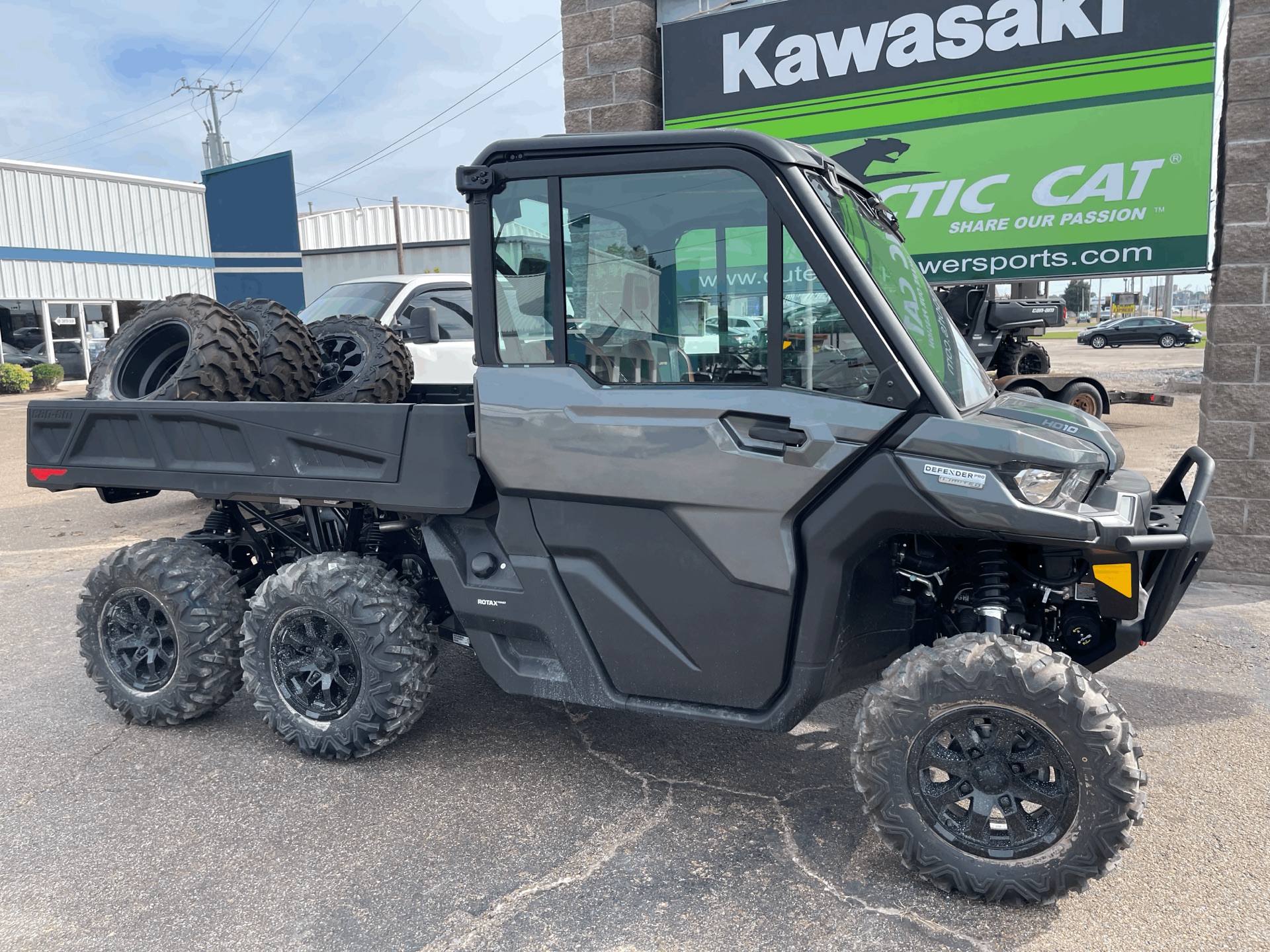 2022 Can-Am Defender 6x6 CAB Limited in Dyersburg, Tennessee - Photo 3