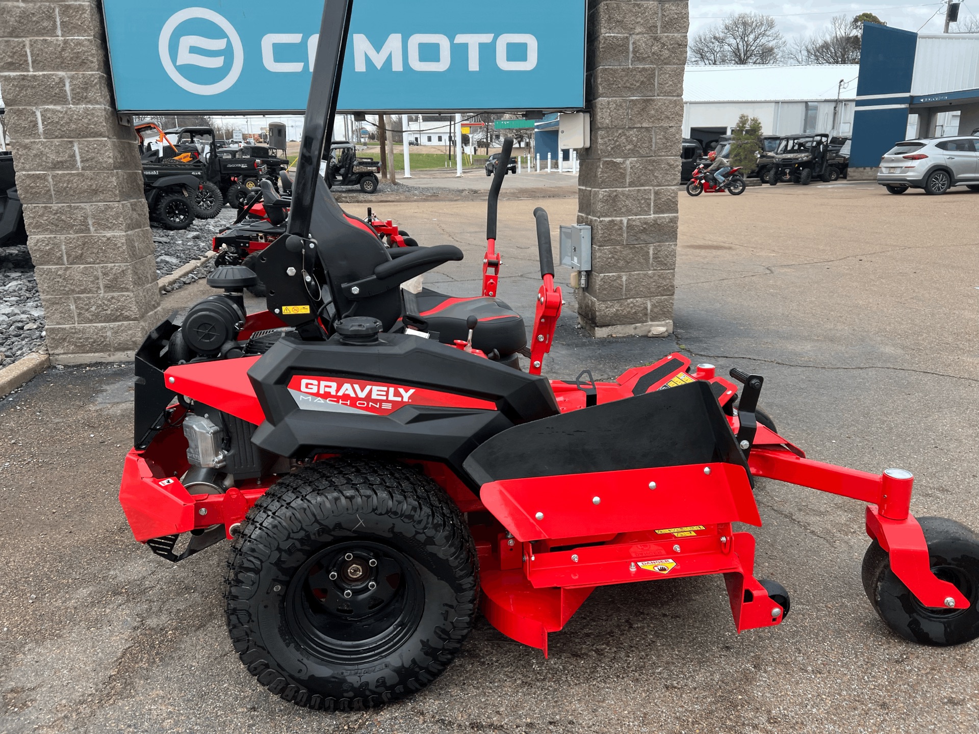 2023 Gravely USA Pro-Turn Mach One 60 in. Kawasaki FX921V 31 hp in Dyersburg, Tennessee - Photo 4