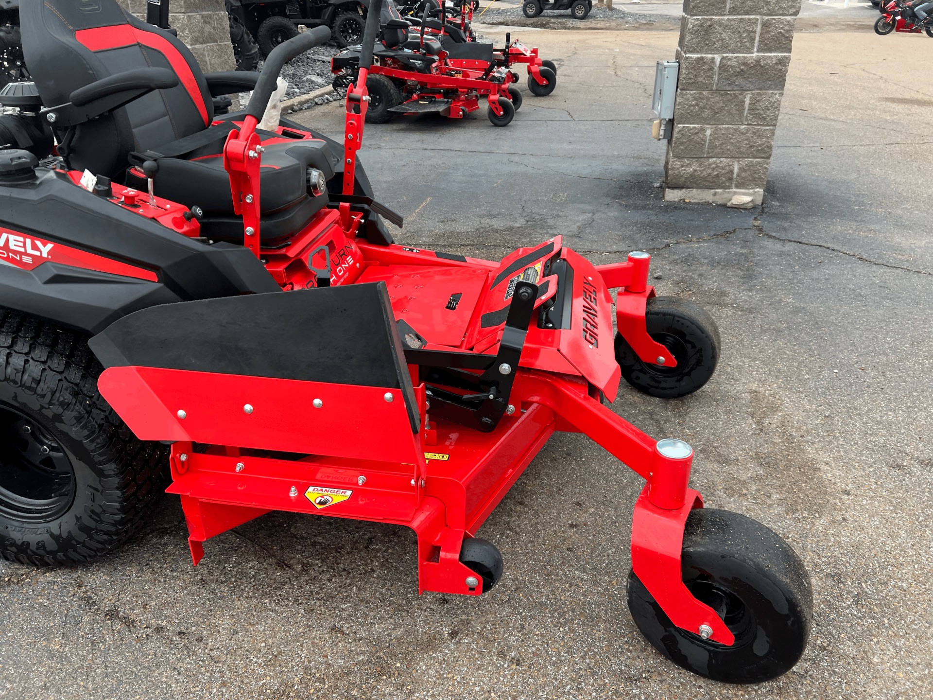 2023 Gravely USA Pro-Turn Mach One 60 in. Kawasaki FX921V 31 hp in Dyersburg, Tennessee - Photo 5