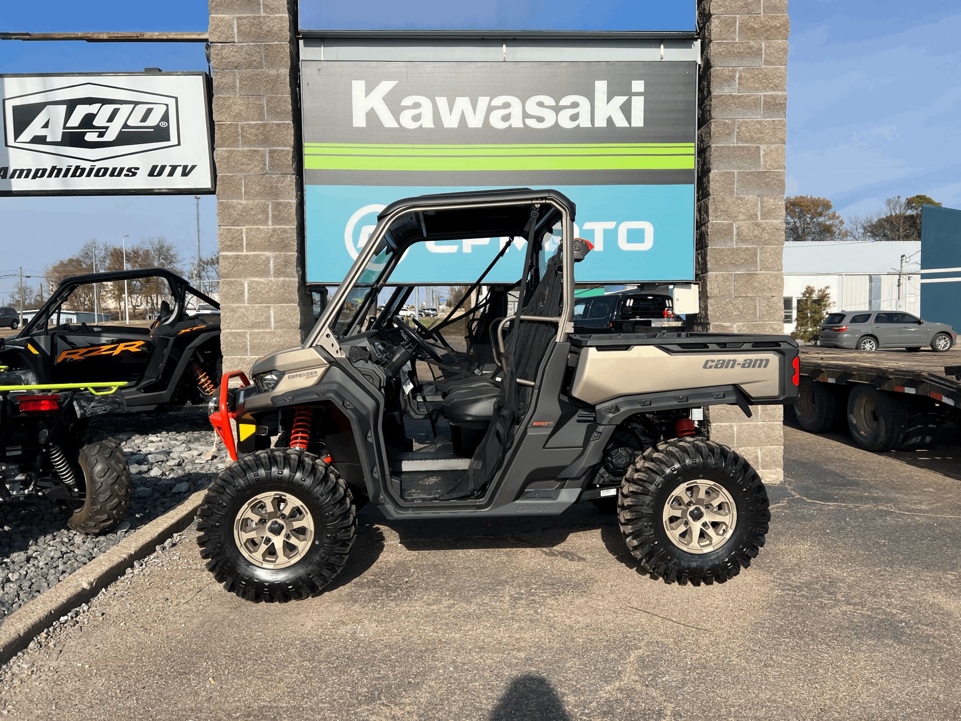 2023 Can-Am Defender X MR HD10 in Dyersburg, Tennessee - Photo 2
