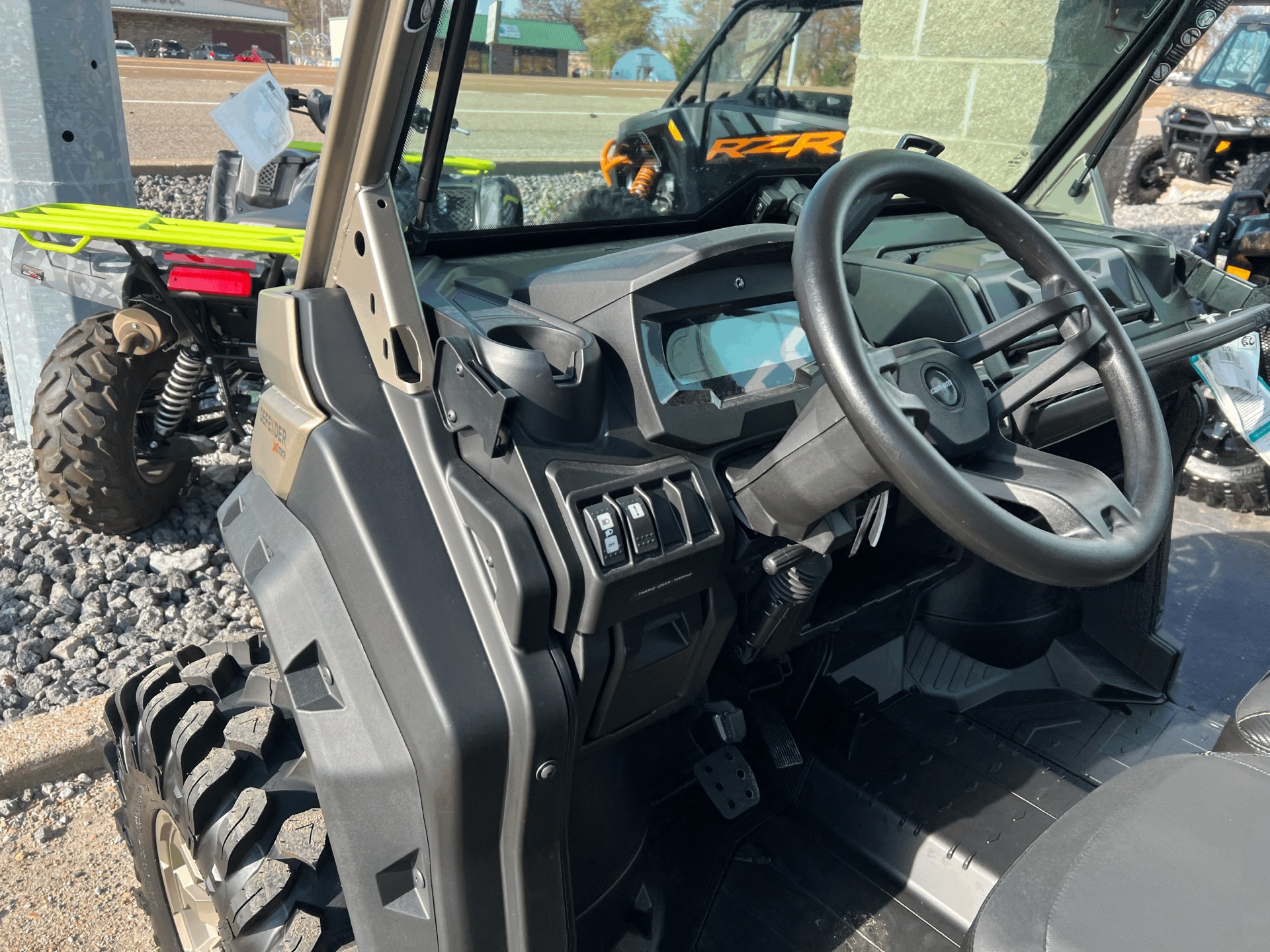 2023 Can-Am Defender X MR HD10 in Dyersburg, Tennessee - Photo 11