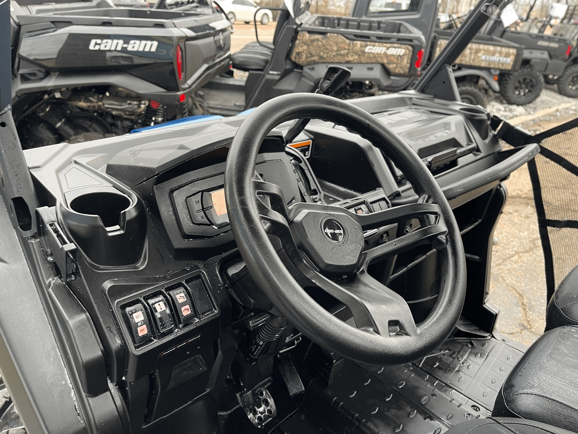 2022 Can-Am Defender 6x6 XT HD10 in Dyersburg, Tennessee - Photo 11
